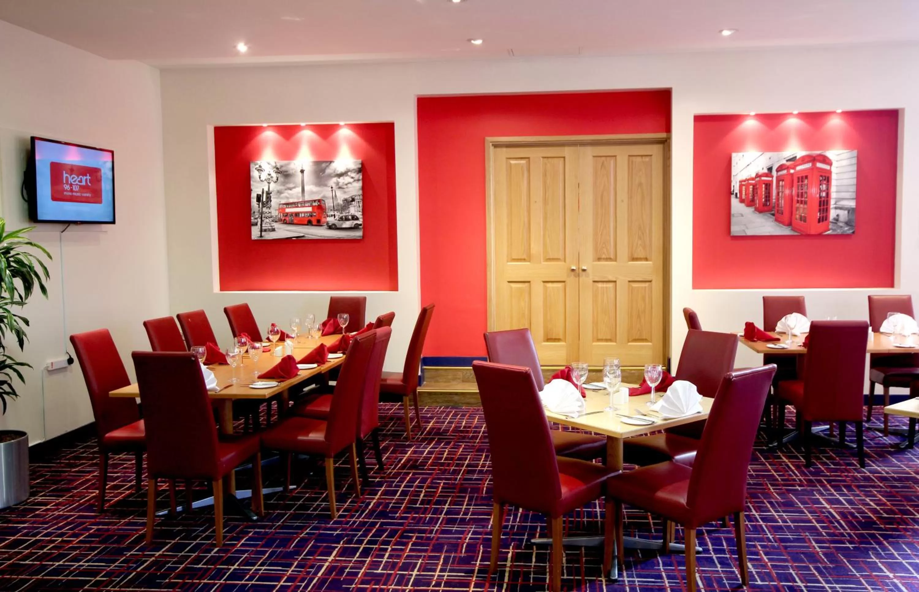 Restaurant/places to eat in Ramada London North
