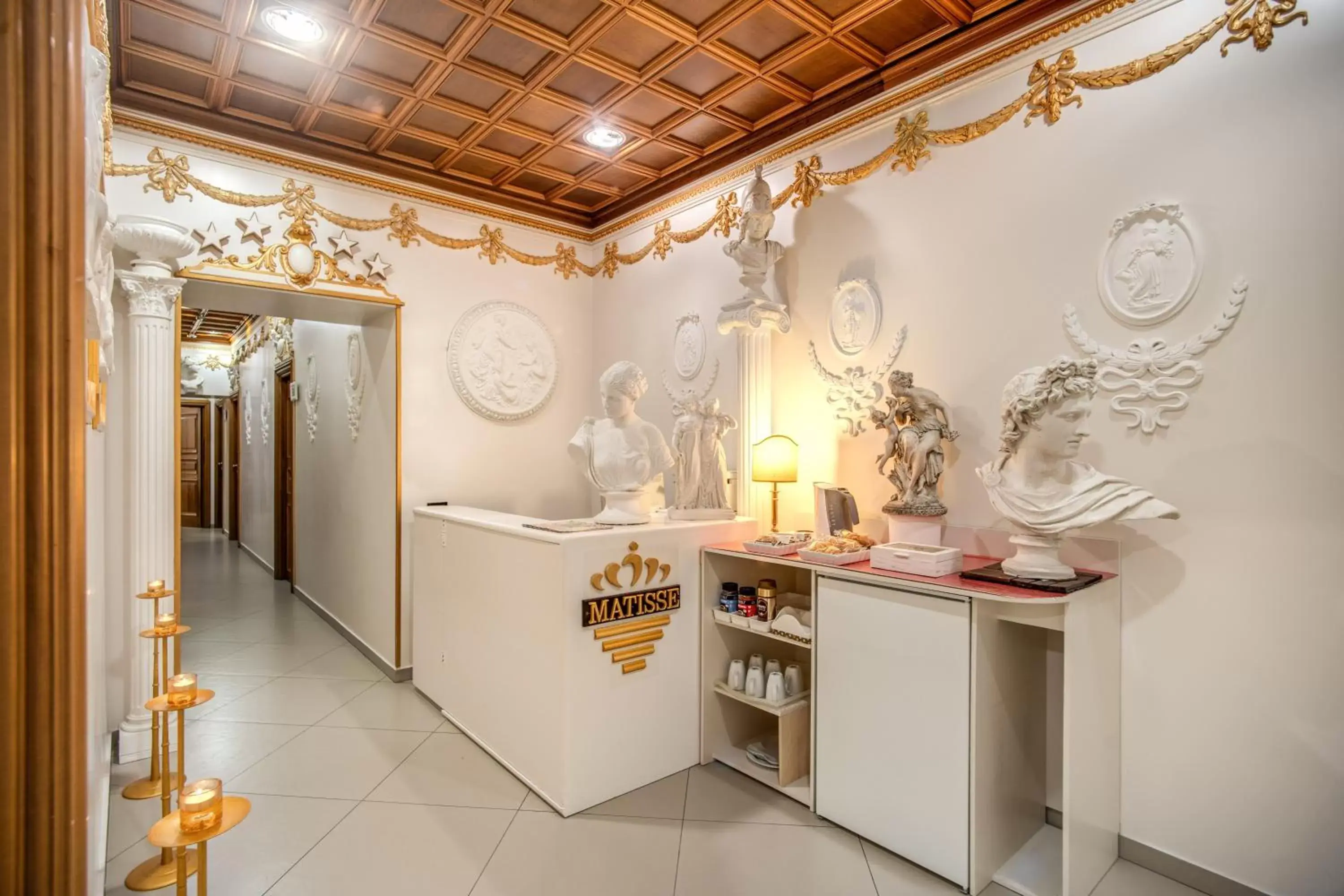 Lobby or reception, Kitchen/Kitchenette in Matisse Royal