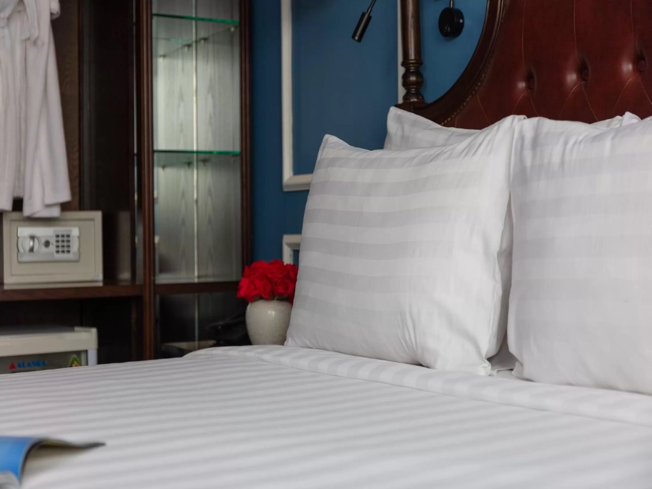 safe, Bed in Suddha Boutique Hotel