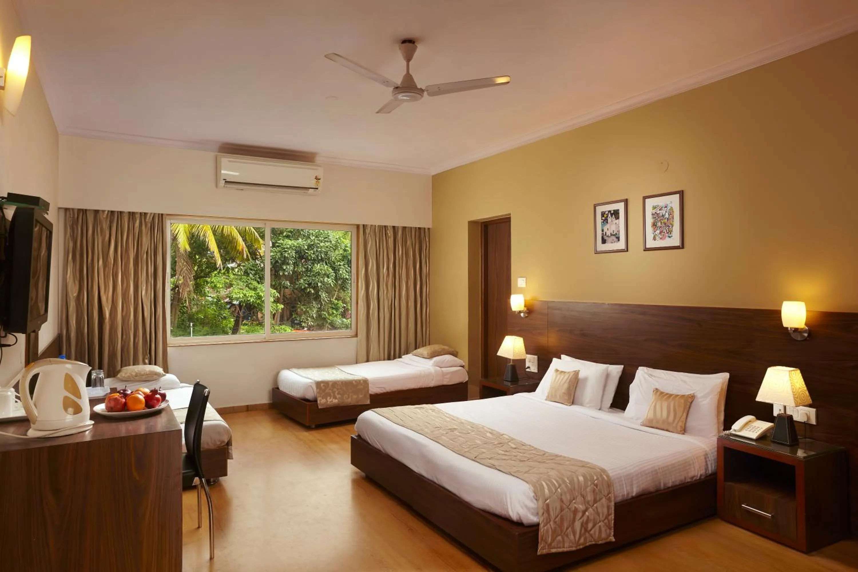 Photo of the whole room, Bed in The Hawaii Comforts Panjim Donapaula