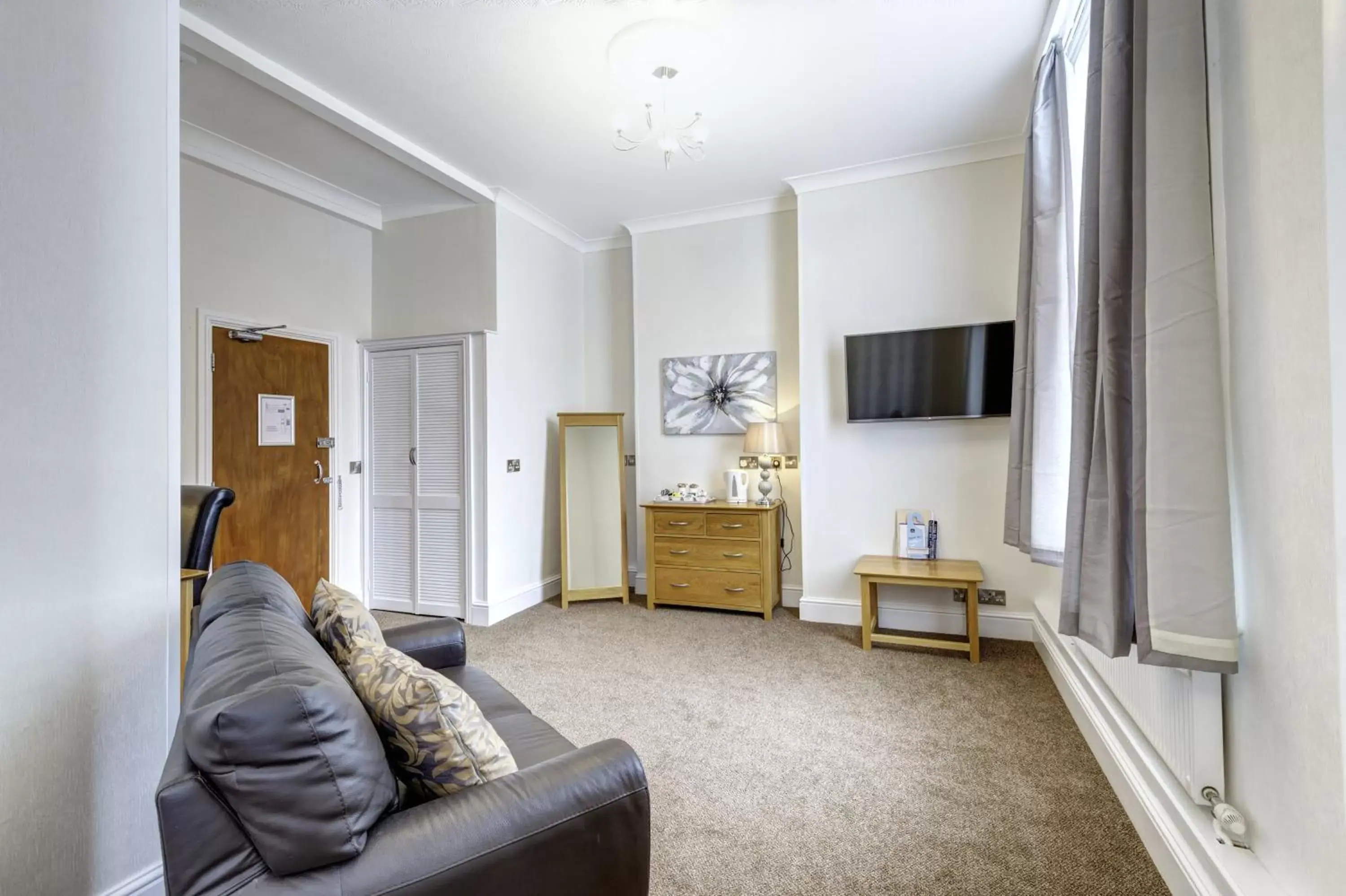 Bedroom, Seating Area in Best Western The Royal Chase Hotel