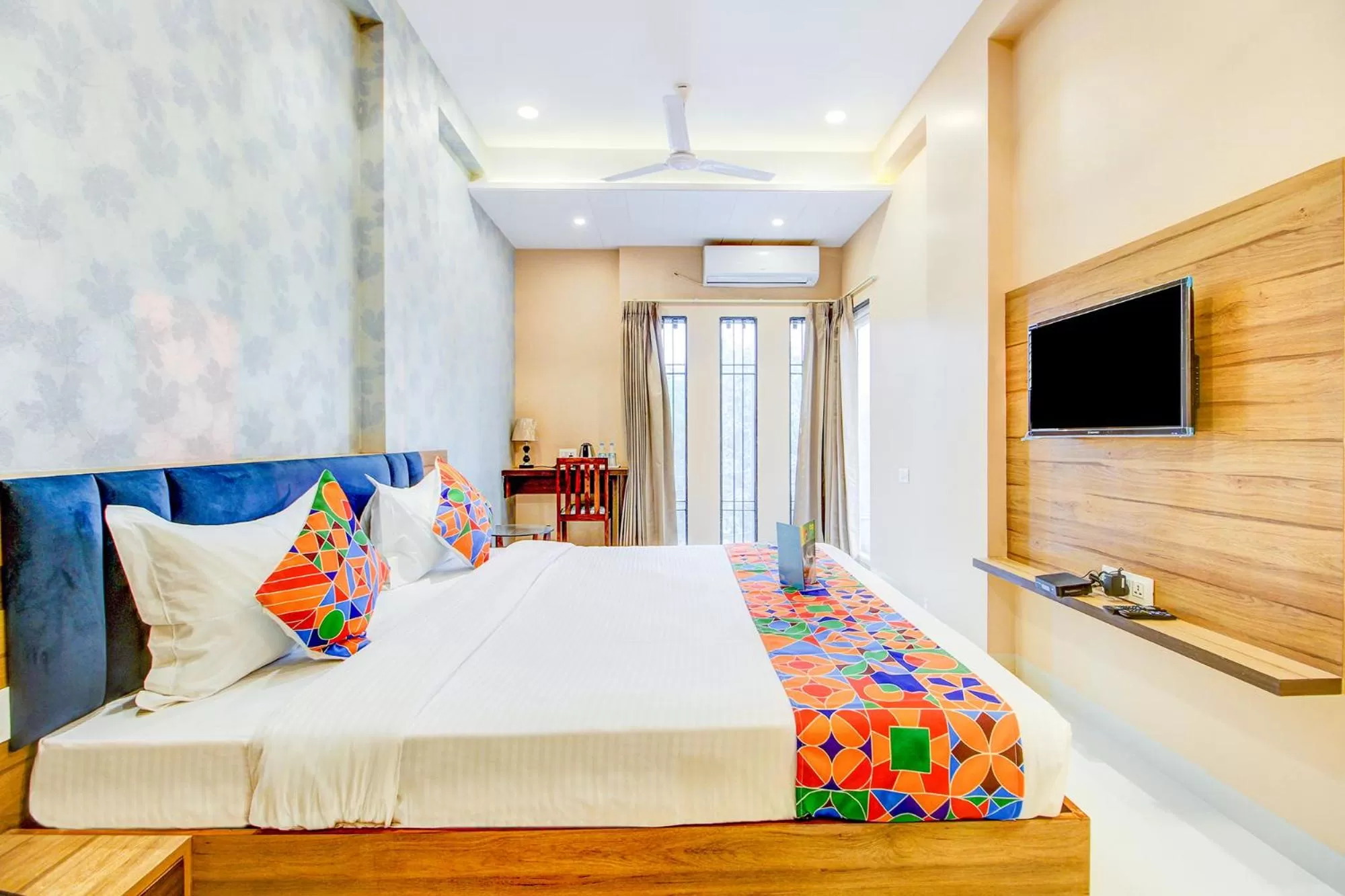 Bedroom, Bed in FabHotel 7th Crossing Malviya Nagar