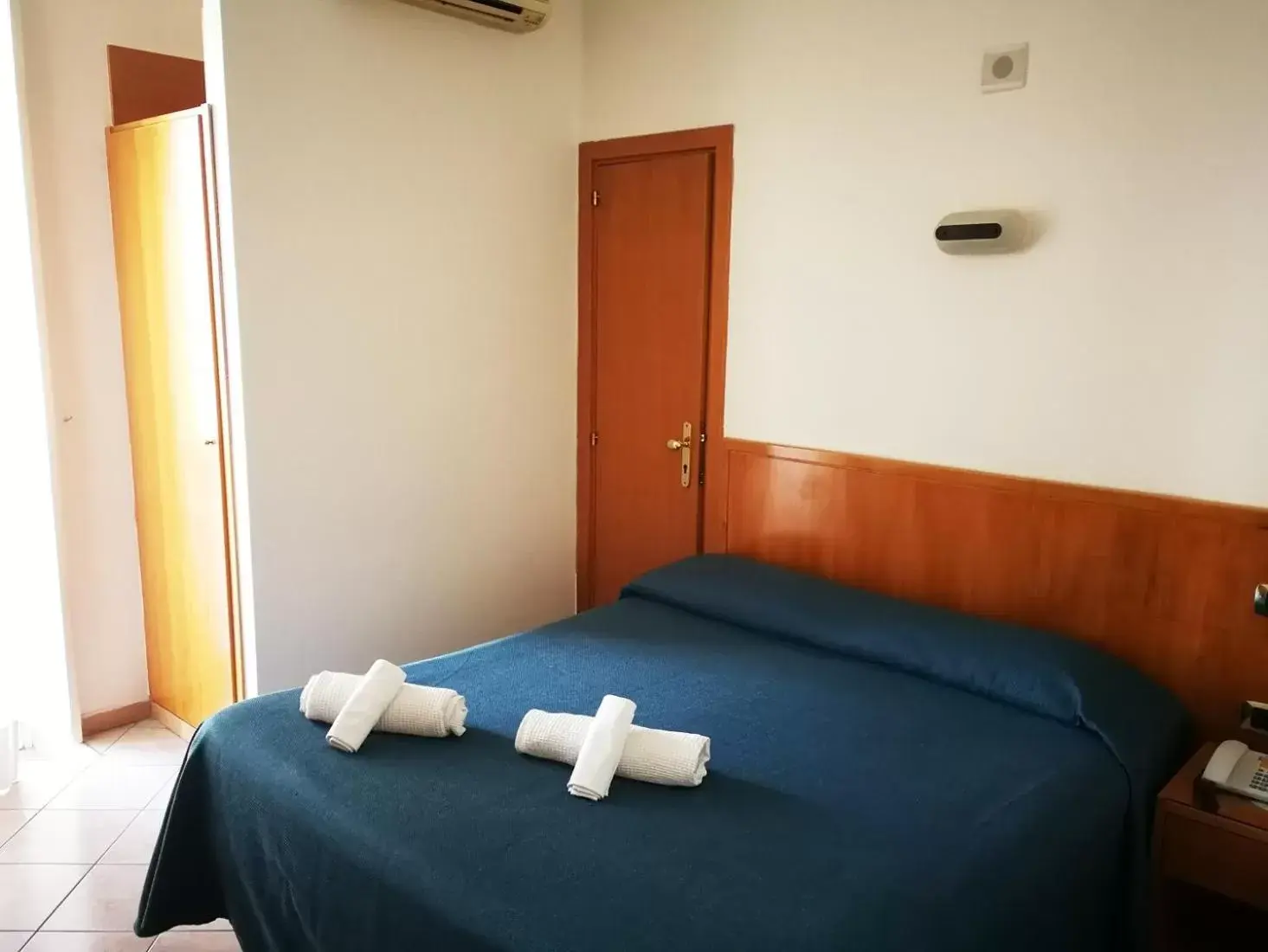 Bedroom, Bed in Hotel Zara Napoli