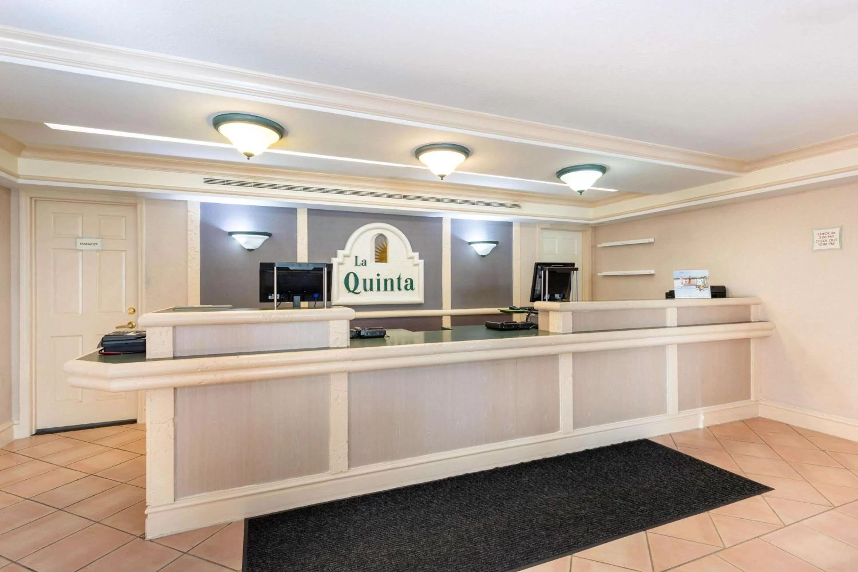 Lobby or reception in La Quinta Inn by Wyndham Tallahassee North