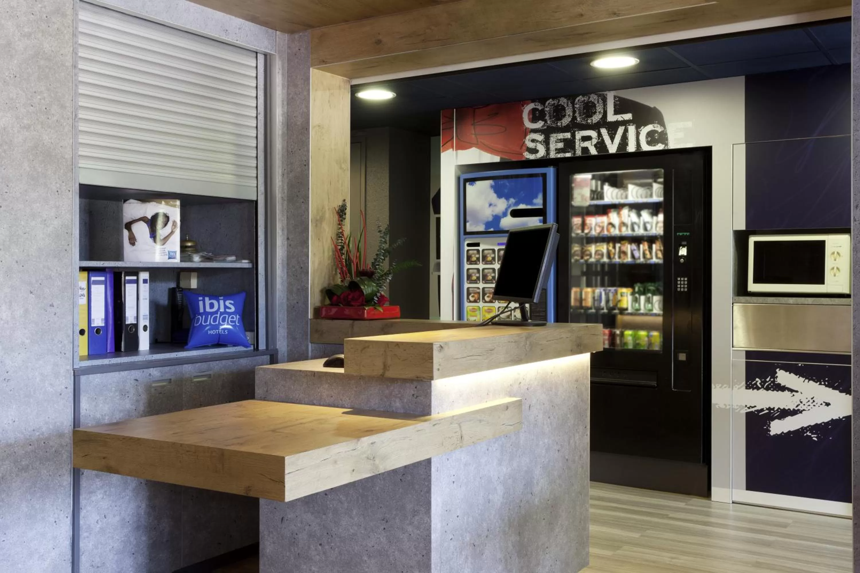 Lobby or reception in IBIS Budget Aix en Provence Est Le Canet