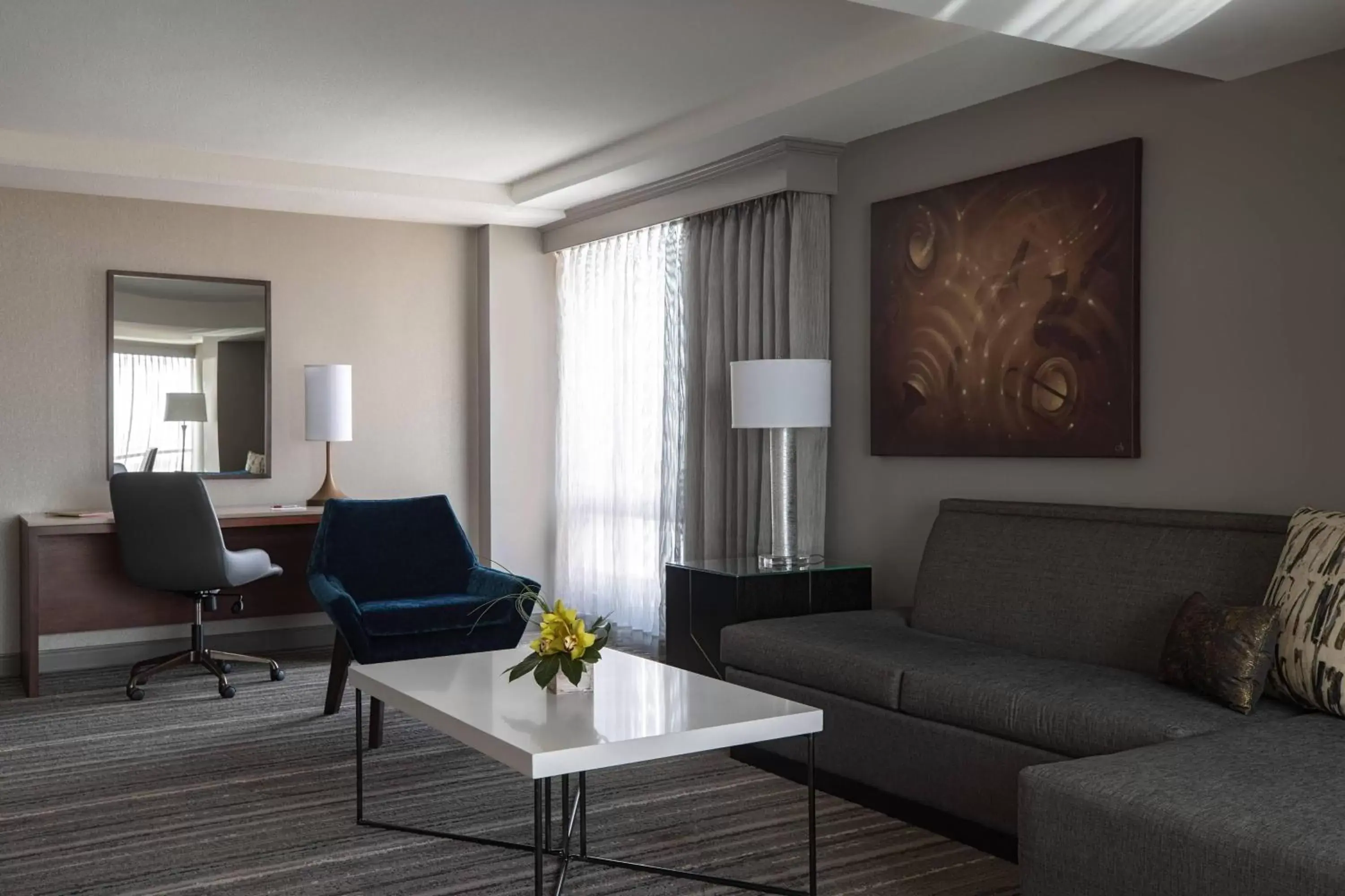 Living room, Seating Area in Kansas City Marriott Downtown