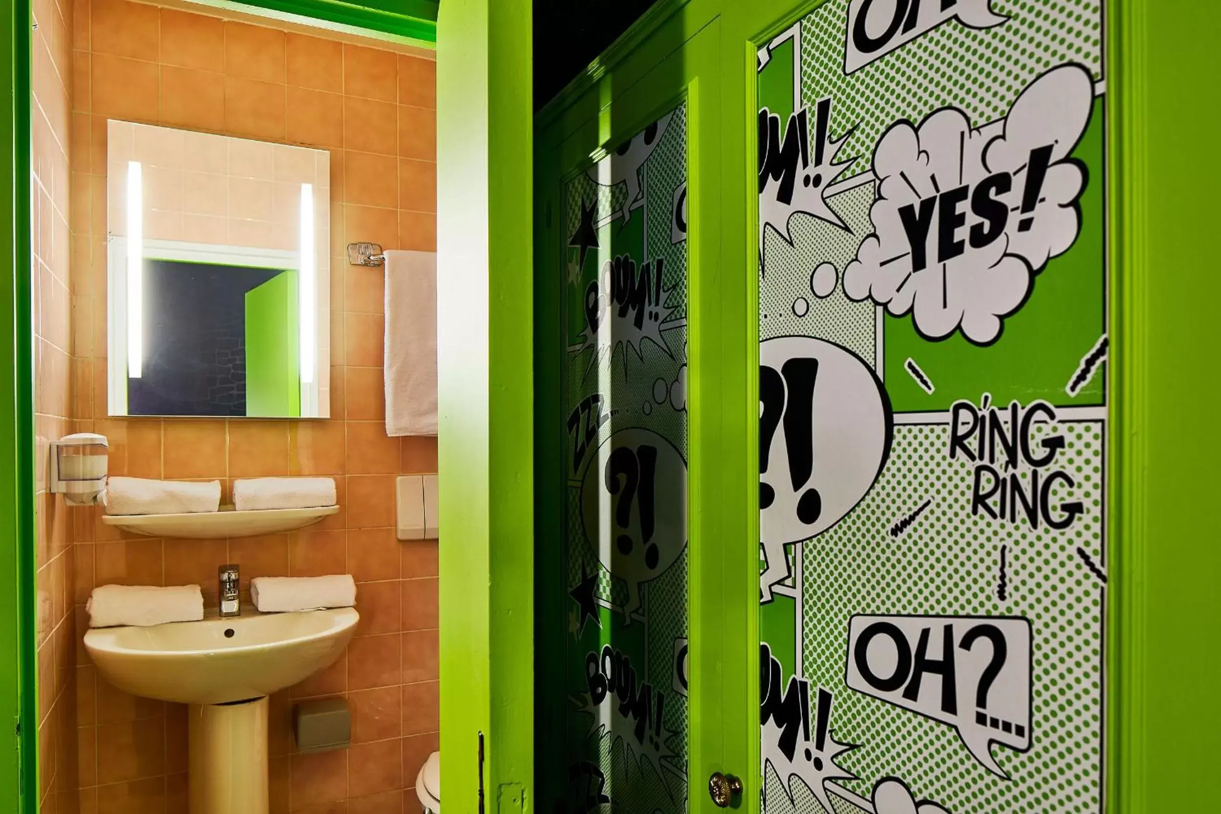 Bathroom in Hôtel de Roubaix