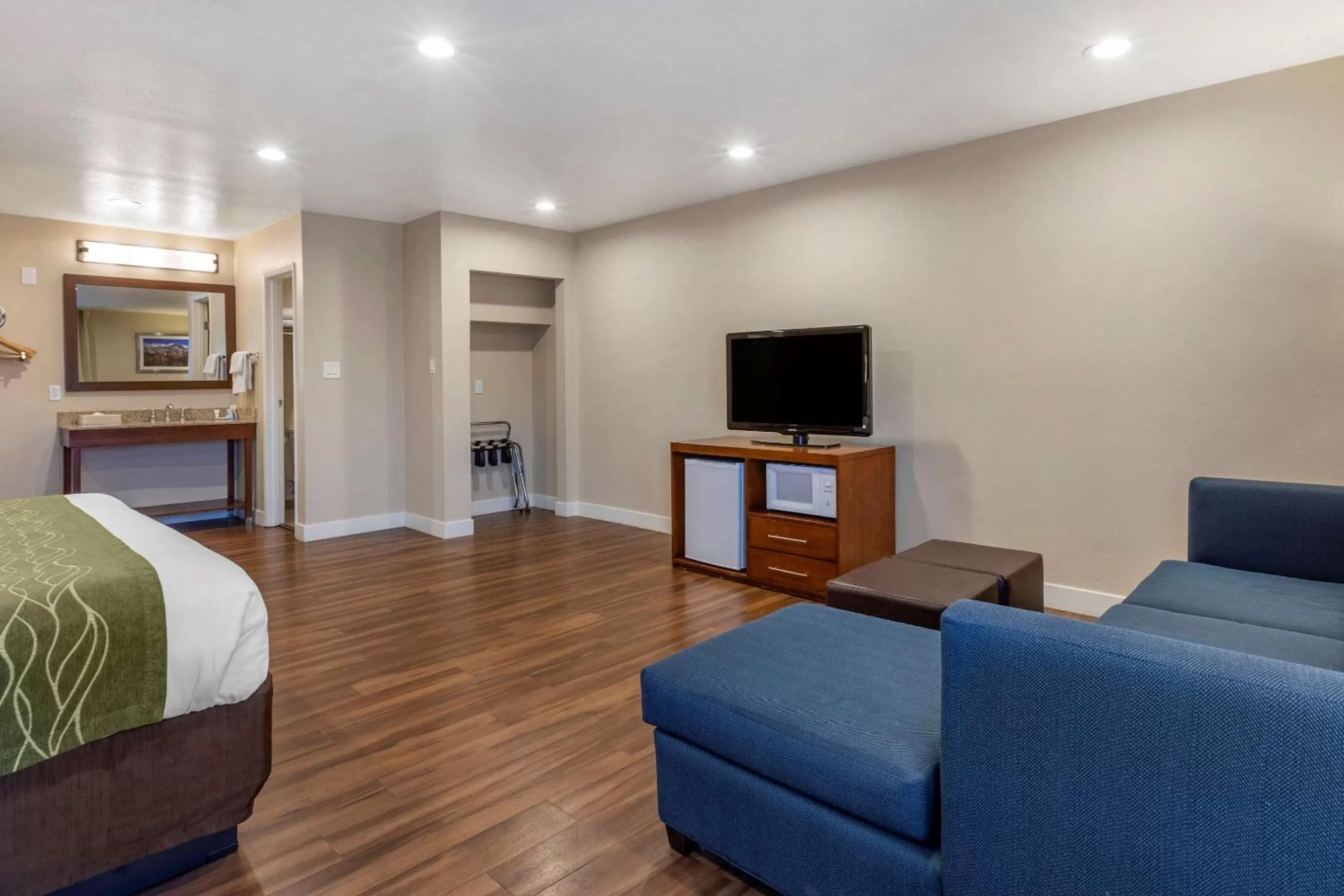 Photo of the whole room, Bed in Comfort Inn Bishop