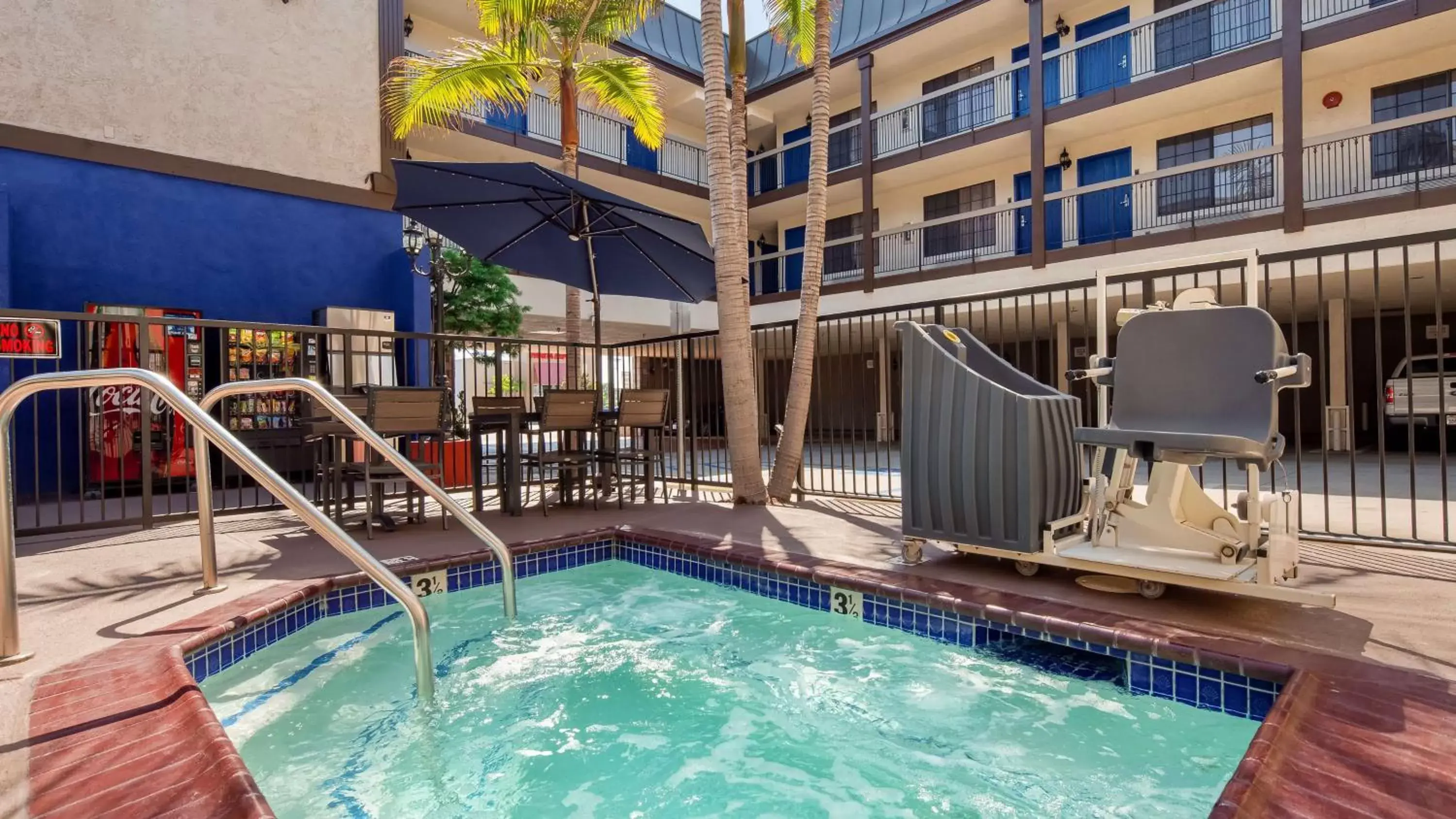 On site, Swimming Pool in Best Western Airport Plaza Inn Hotel - Los Angeles LAX