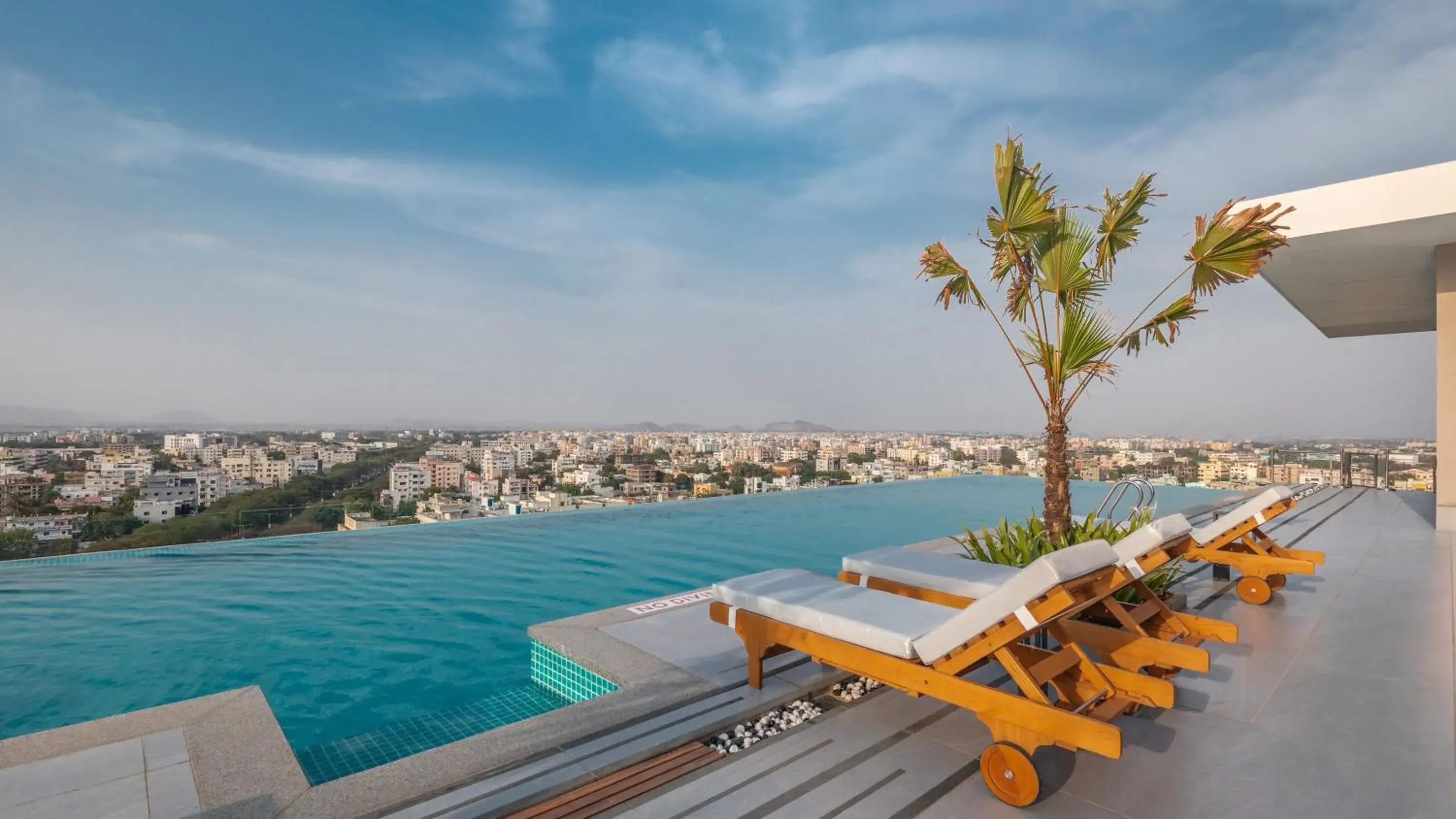 Swimming pool in Novotel Vijayawada Varun