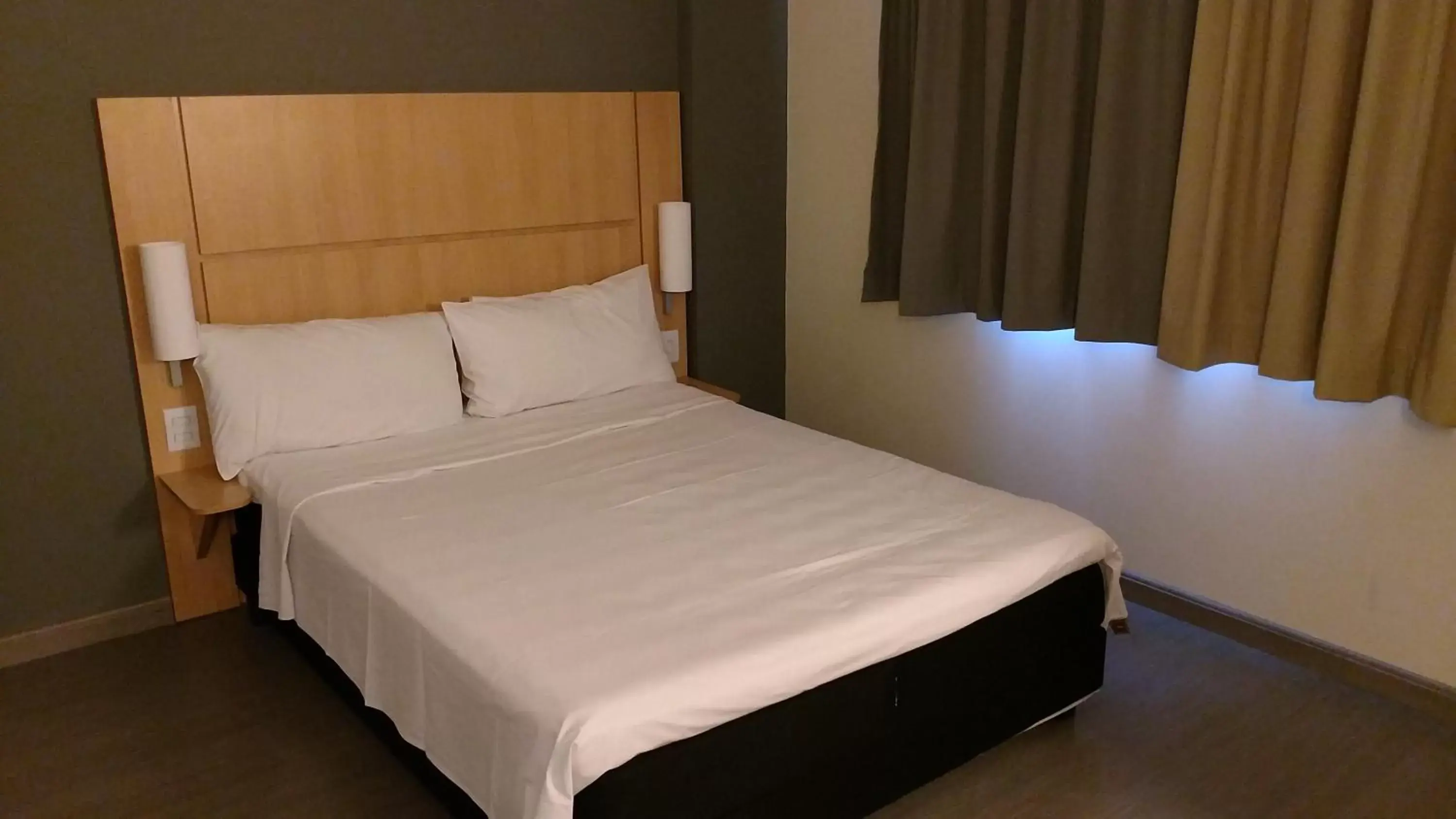 Bed in ibis Catalao