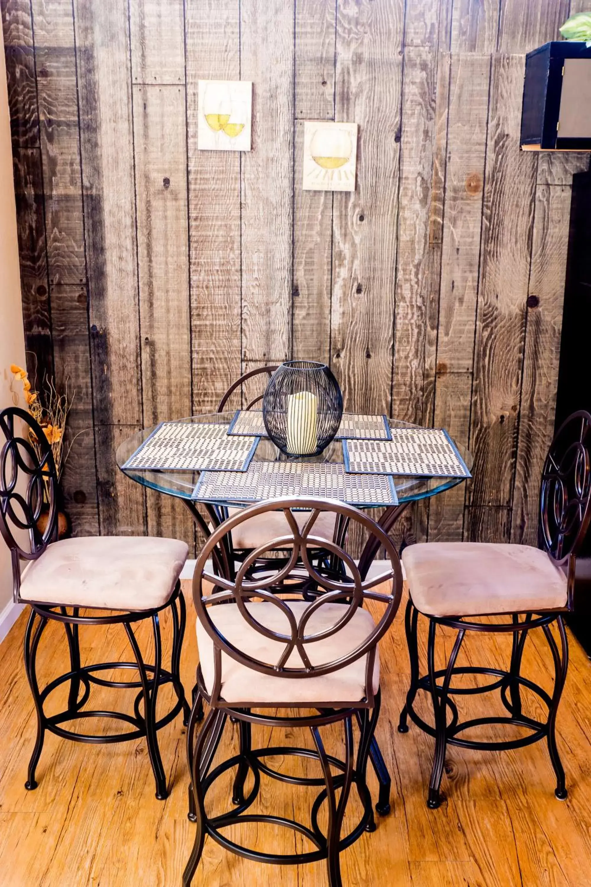 Dining area, Seating Area in Murphy's Resort