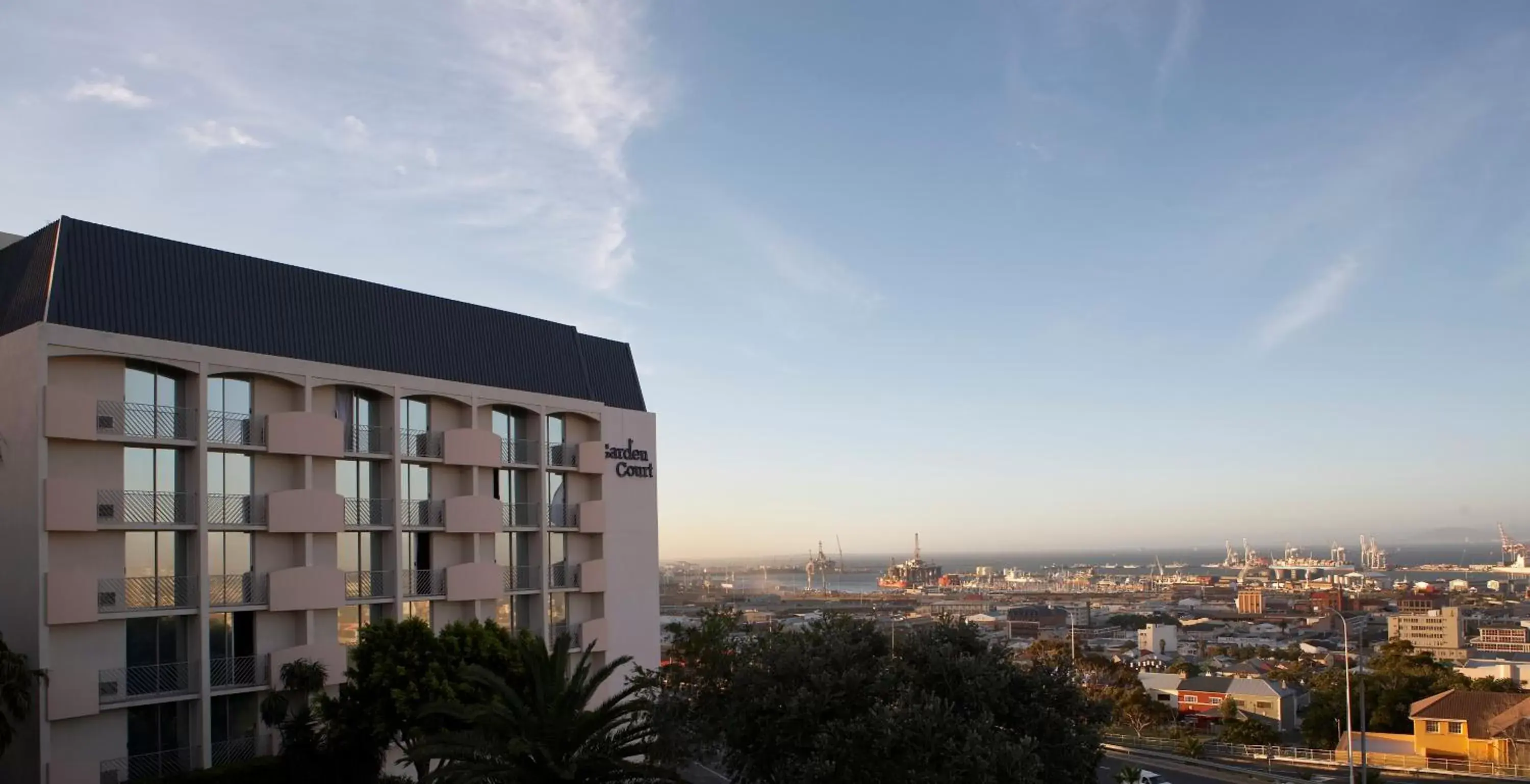 Facade/entrance in Garden Court Nelson Mandela Boulevard