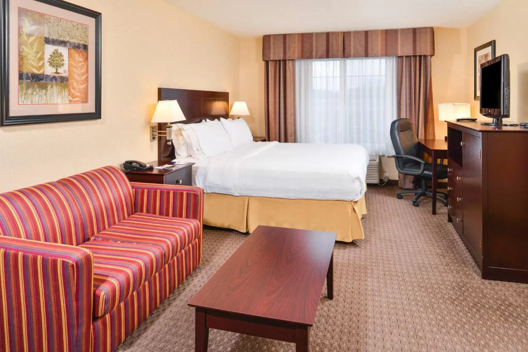 Photo of the whole room in Holiday Inn Express Hotel & Suites Portland - Jantzen Beach, an IHG Hotel