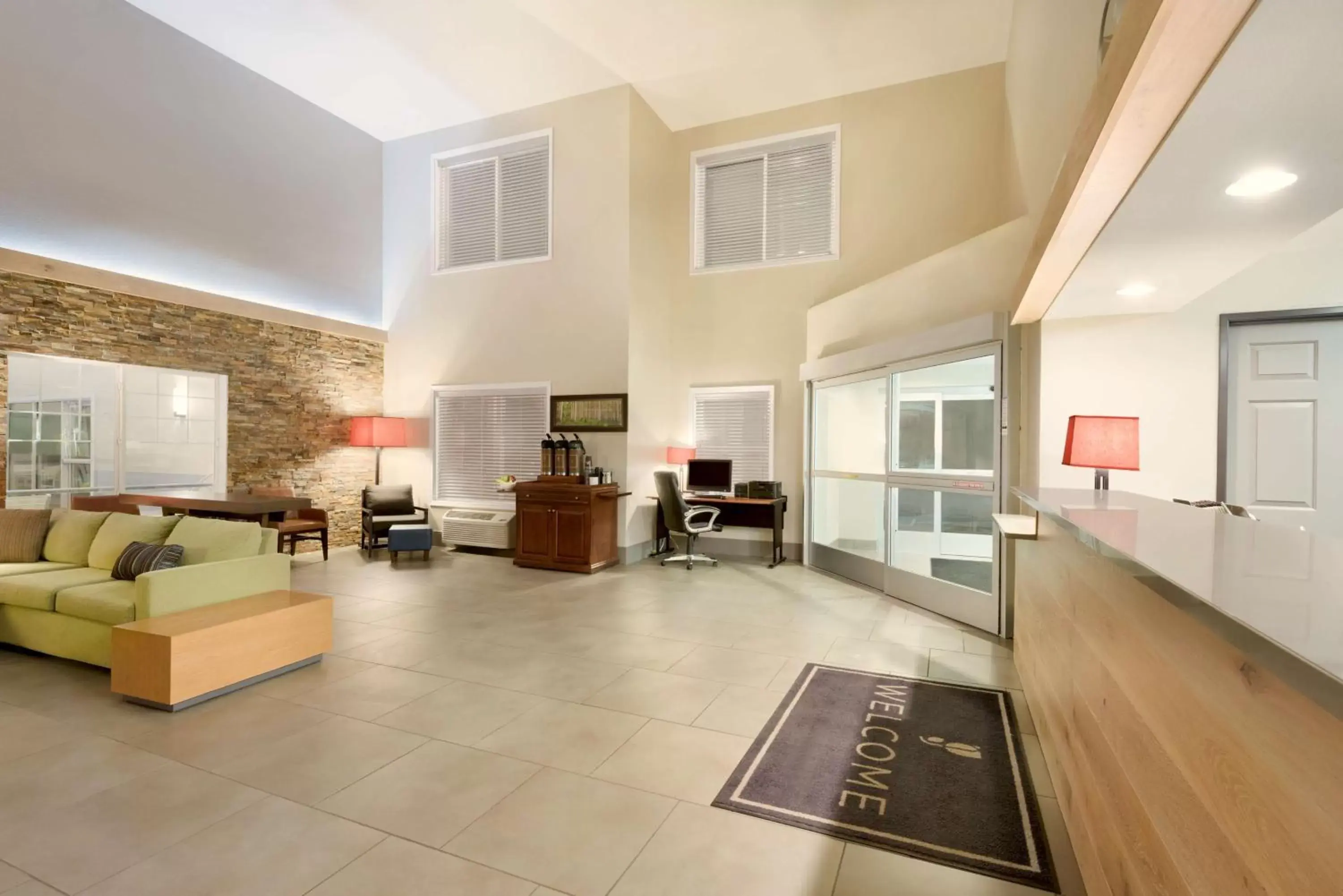 Lobby or reception, Seating Area in Country Inn & Suites by Radisson, Chippewa Falls, WI