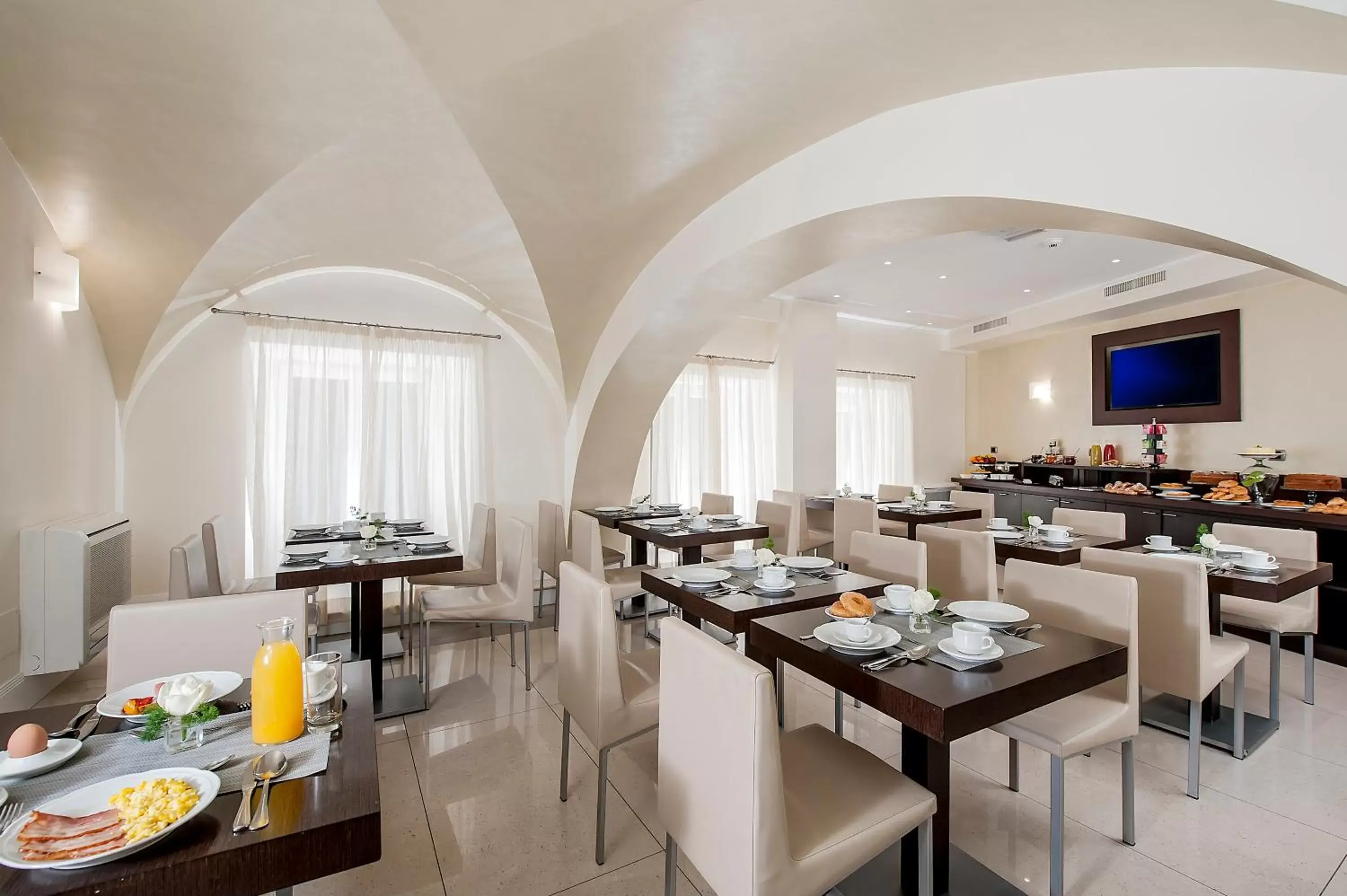 Restaurant/Places to Eat in Demetra Hotel