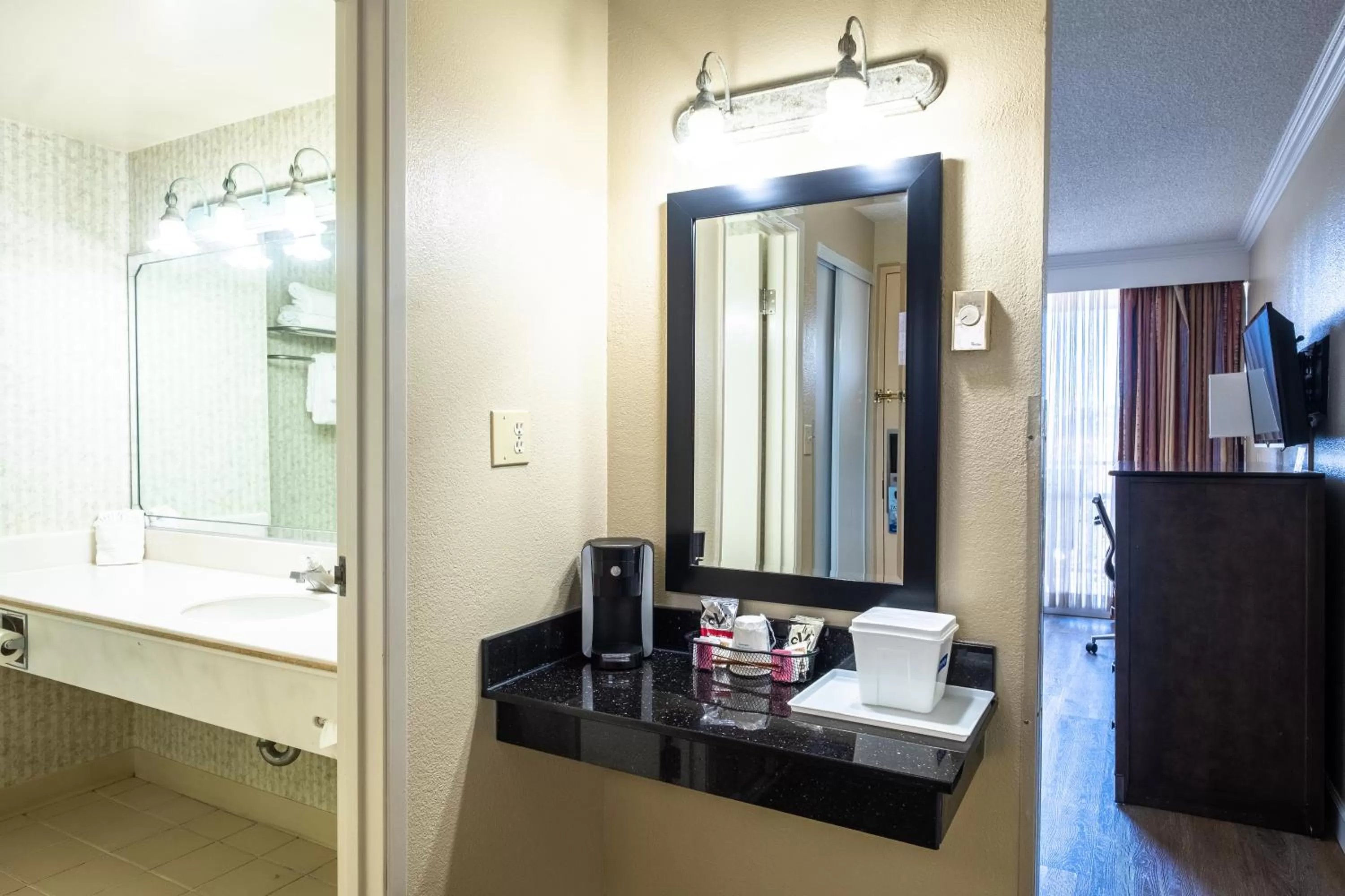 Coffee/tea facilities in Travelodge by Wyndham Monterey Bay