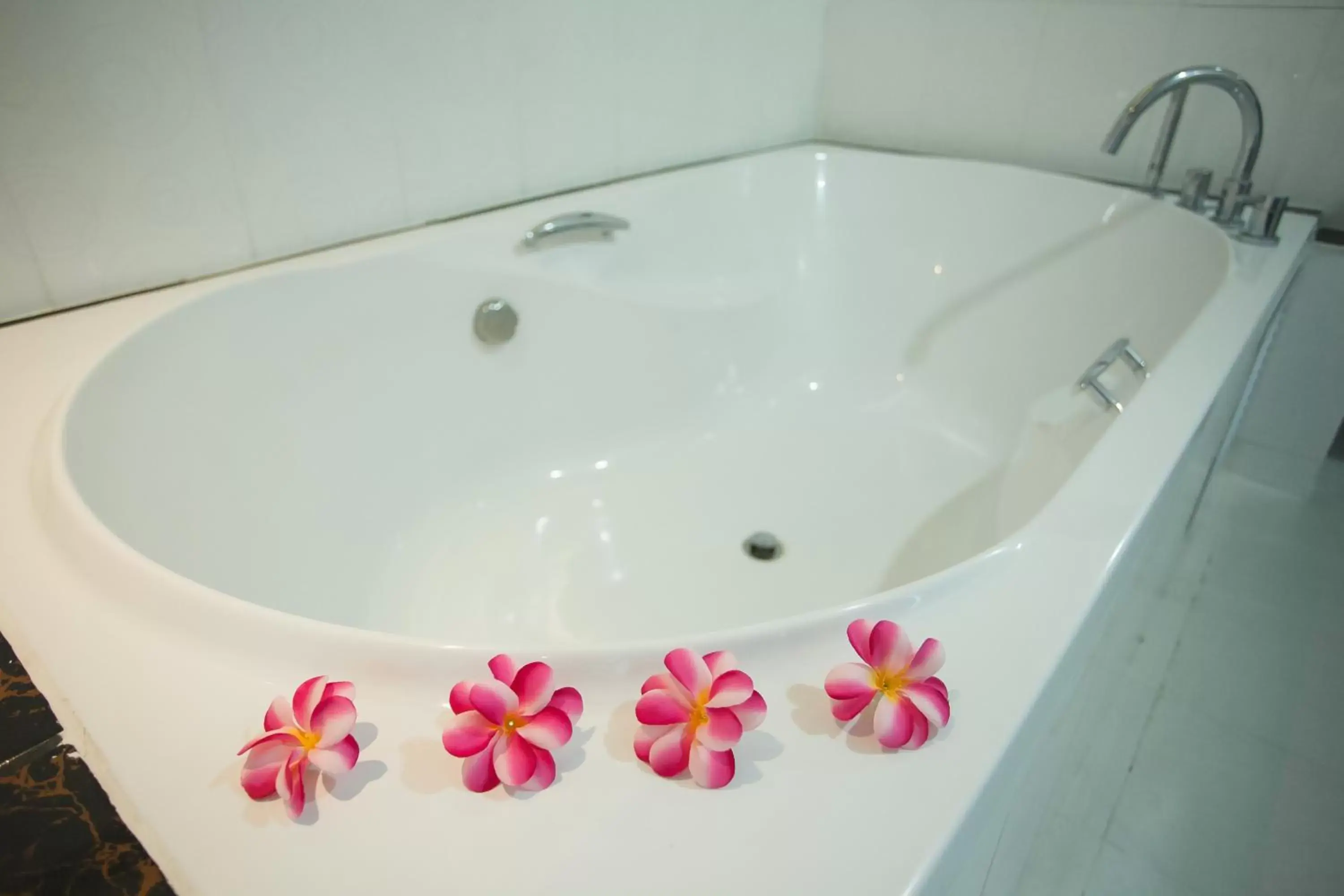 Bath, Bathroom in Grand Pink Hotel Hatyai
