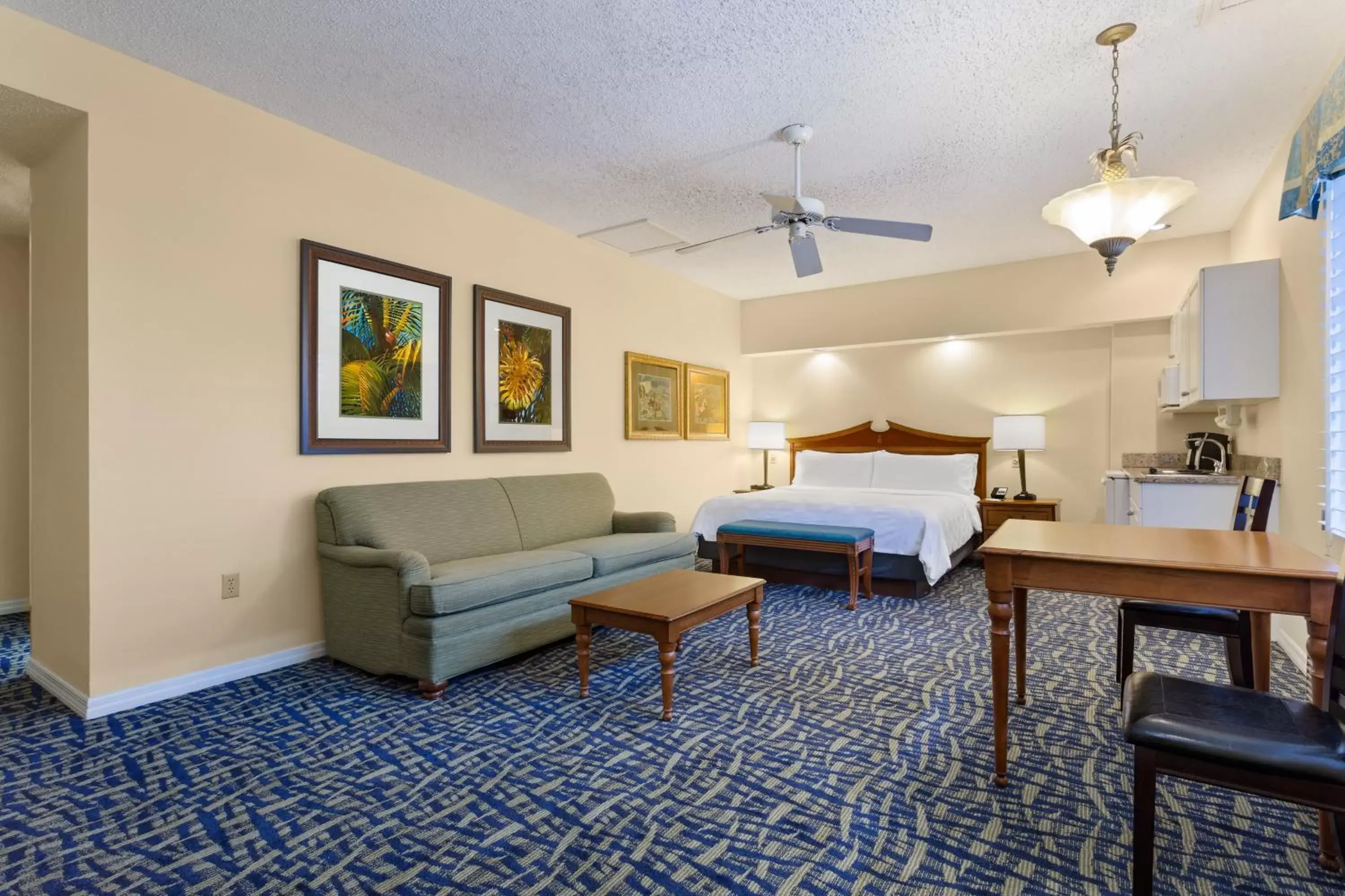 Photo of the whole room in Holiday Inn & Suites Clearwater Beach S-Harbourside