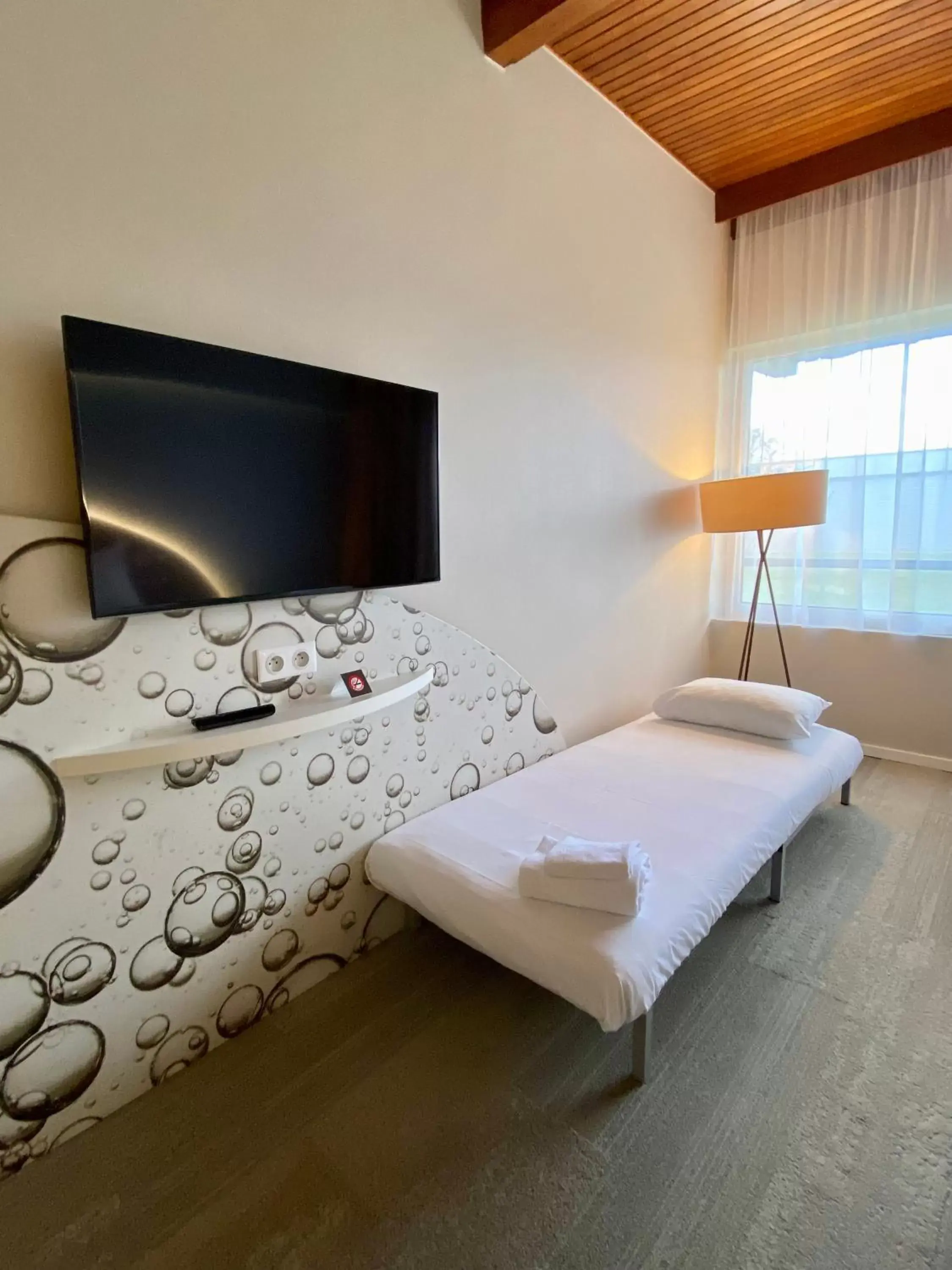 Bed in Ibis Styles Colmar Nord