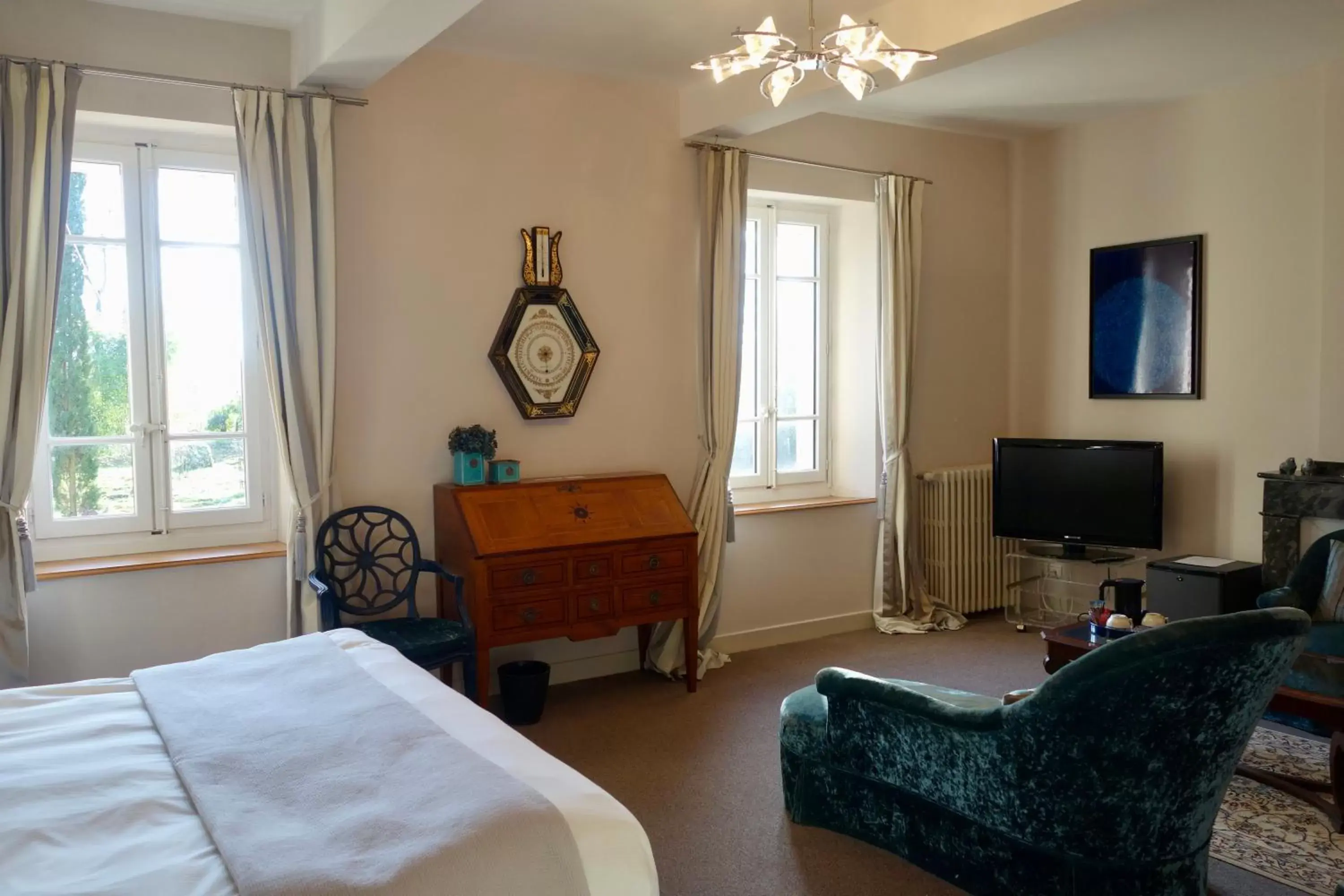 Bedroom, TV/Entertainment Center in Domaine de Rasigous