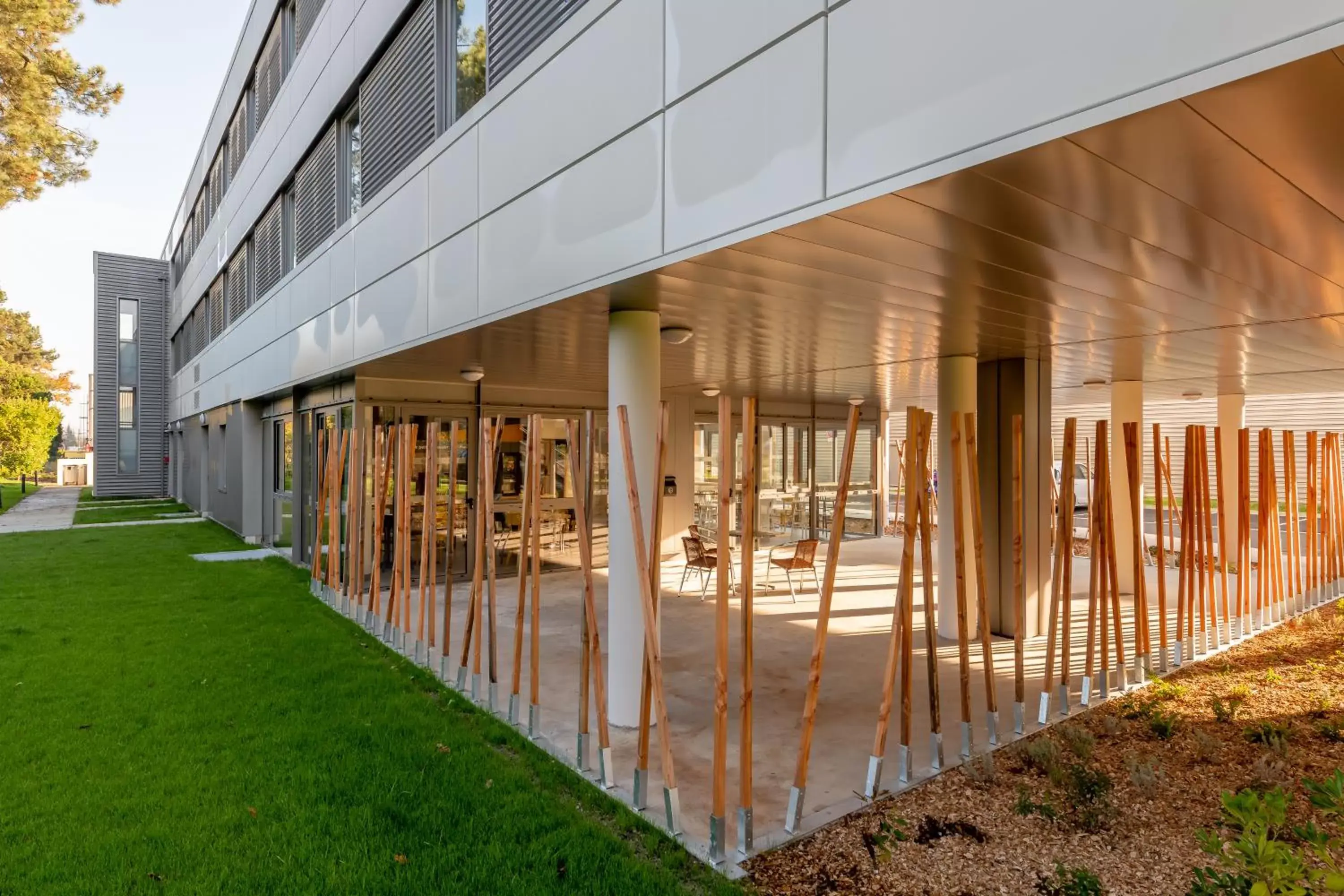 Facade/entrance in B&B HOTEL Bordeaux Langon