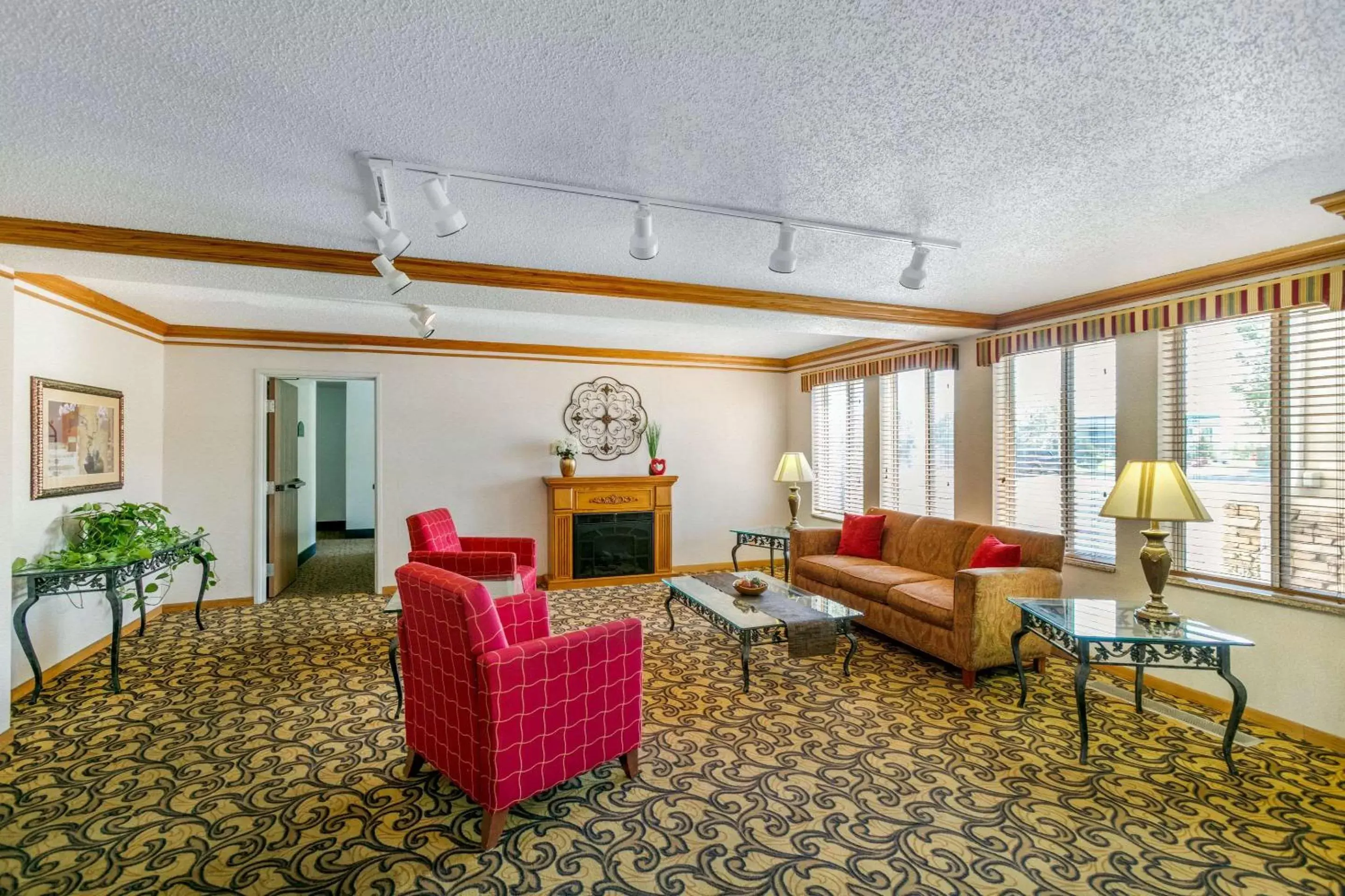 Lobby or reception, Seating Area in Quality Inn near Monument Health Rapid City Hospital