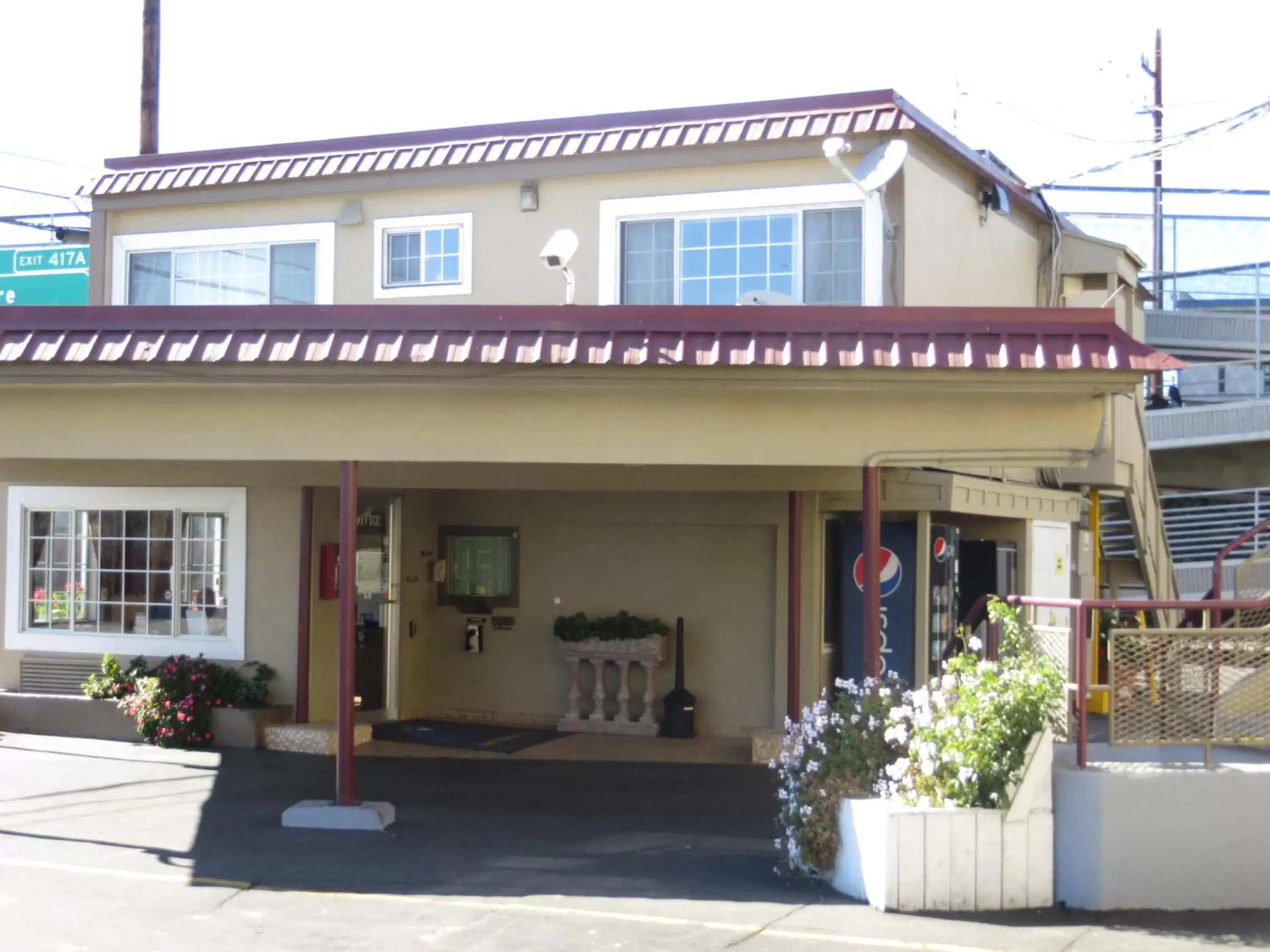 Facade/entrance, Property Building in Inn at Bayshore