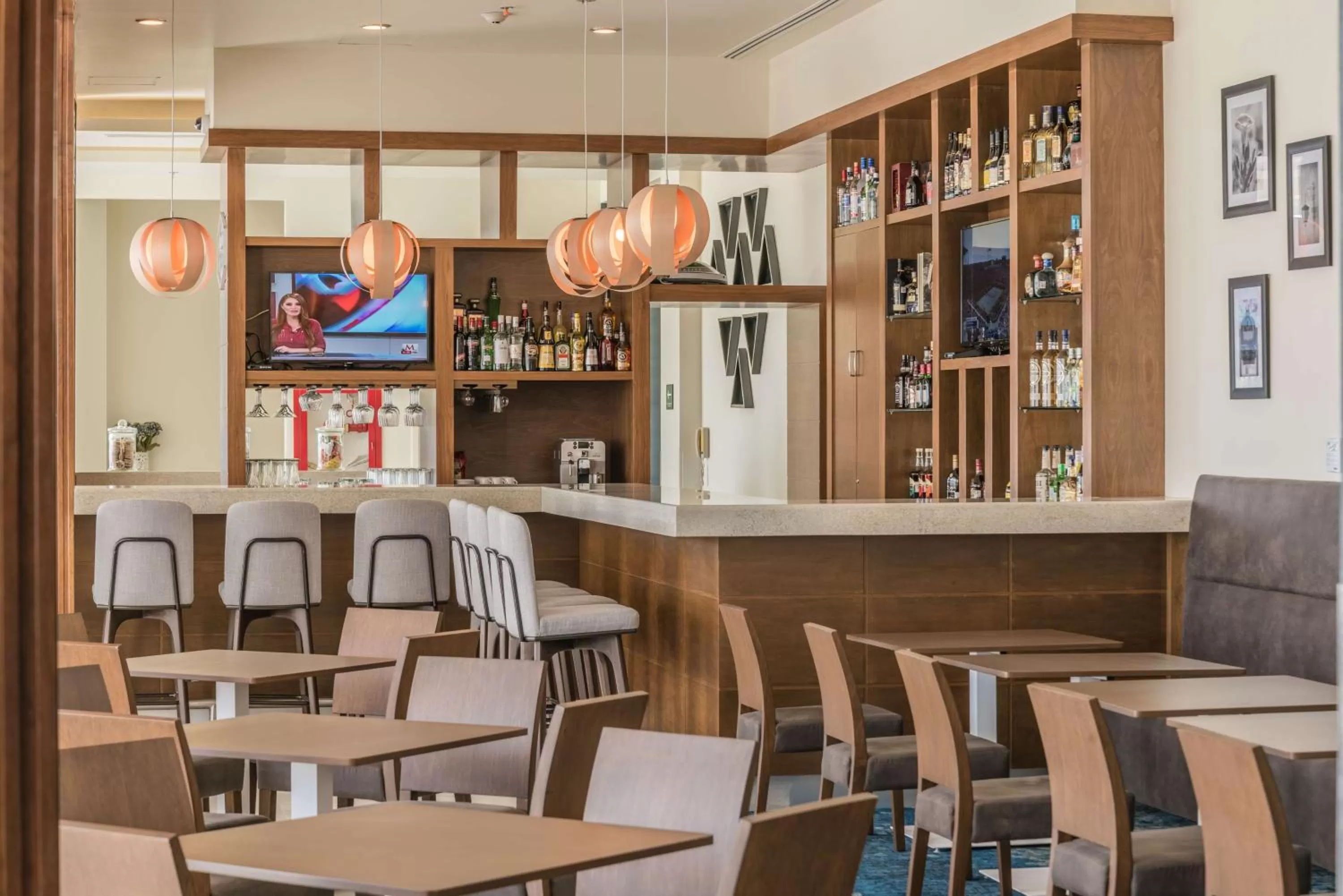 Lounge or bar in Hampton Inn & Suites by Hilton Salamanca Bajio