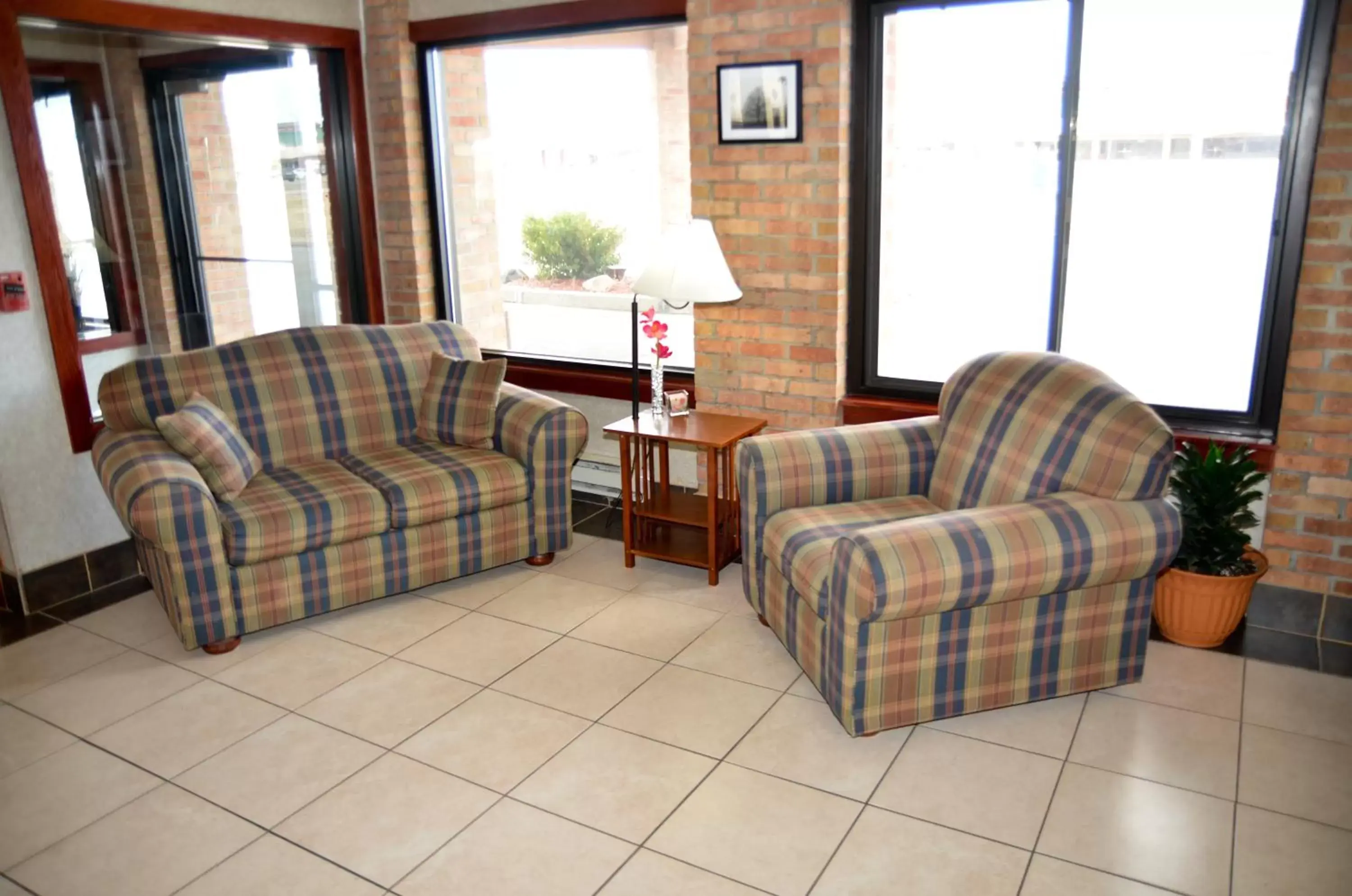 Living room, Seating Area in Baymont by Wyndham Port Huron