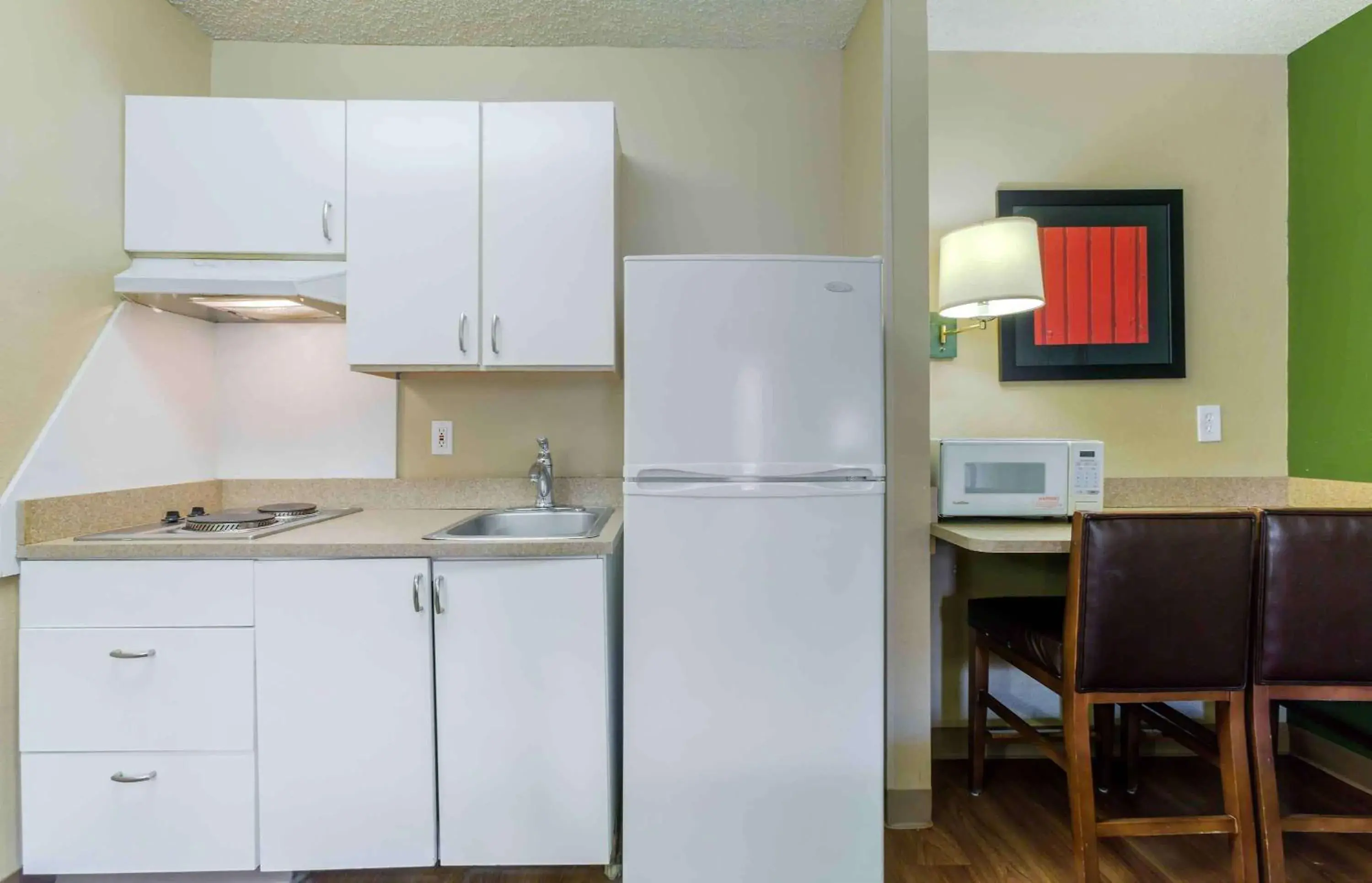Bedroom, Kitchen/Kitchenette in Extended Stay America Suites - Phoenix - Scottsdale - Old Town