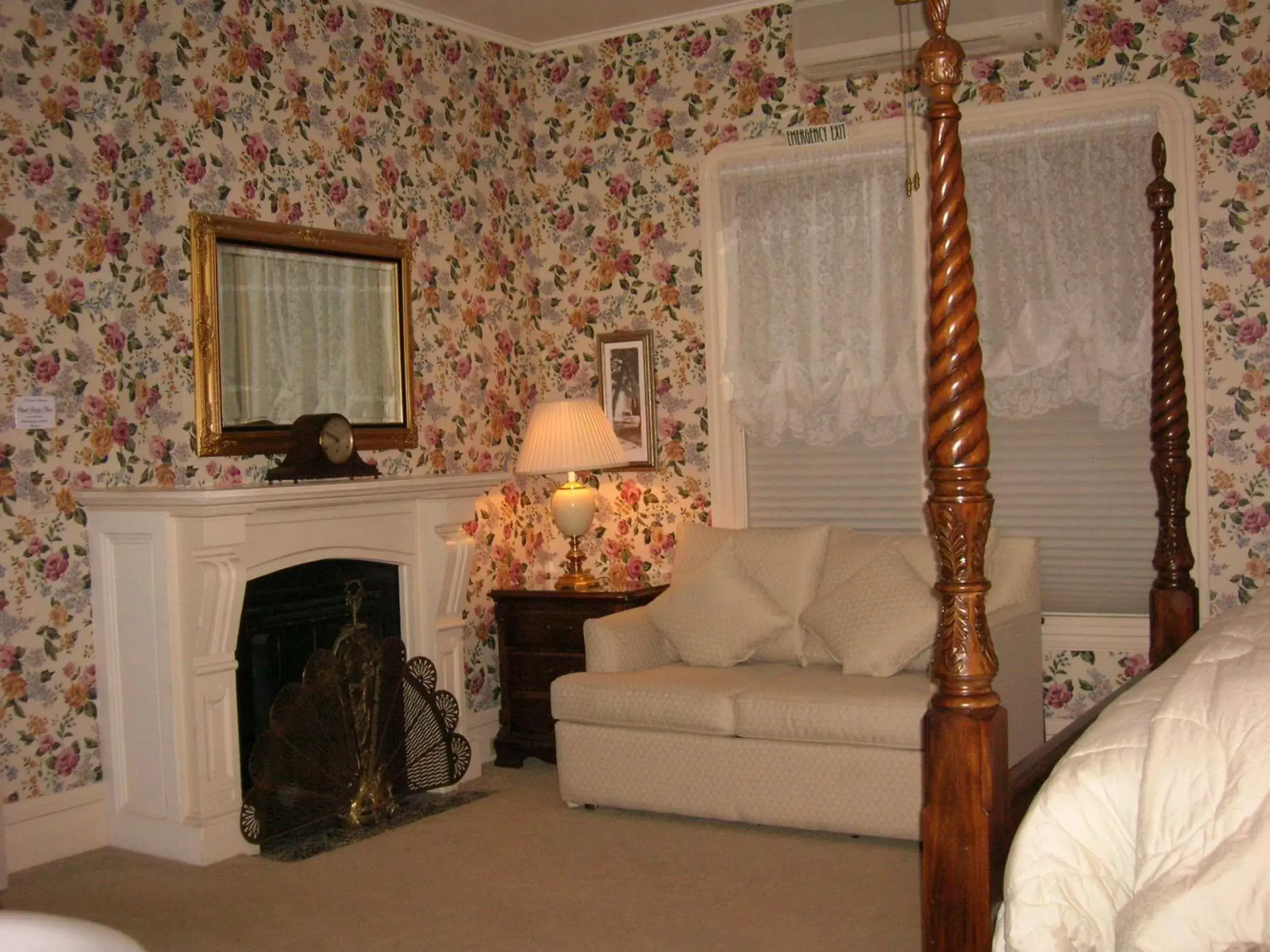 Other, Seating Area in Bradford Place Inn (California)