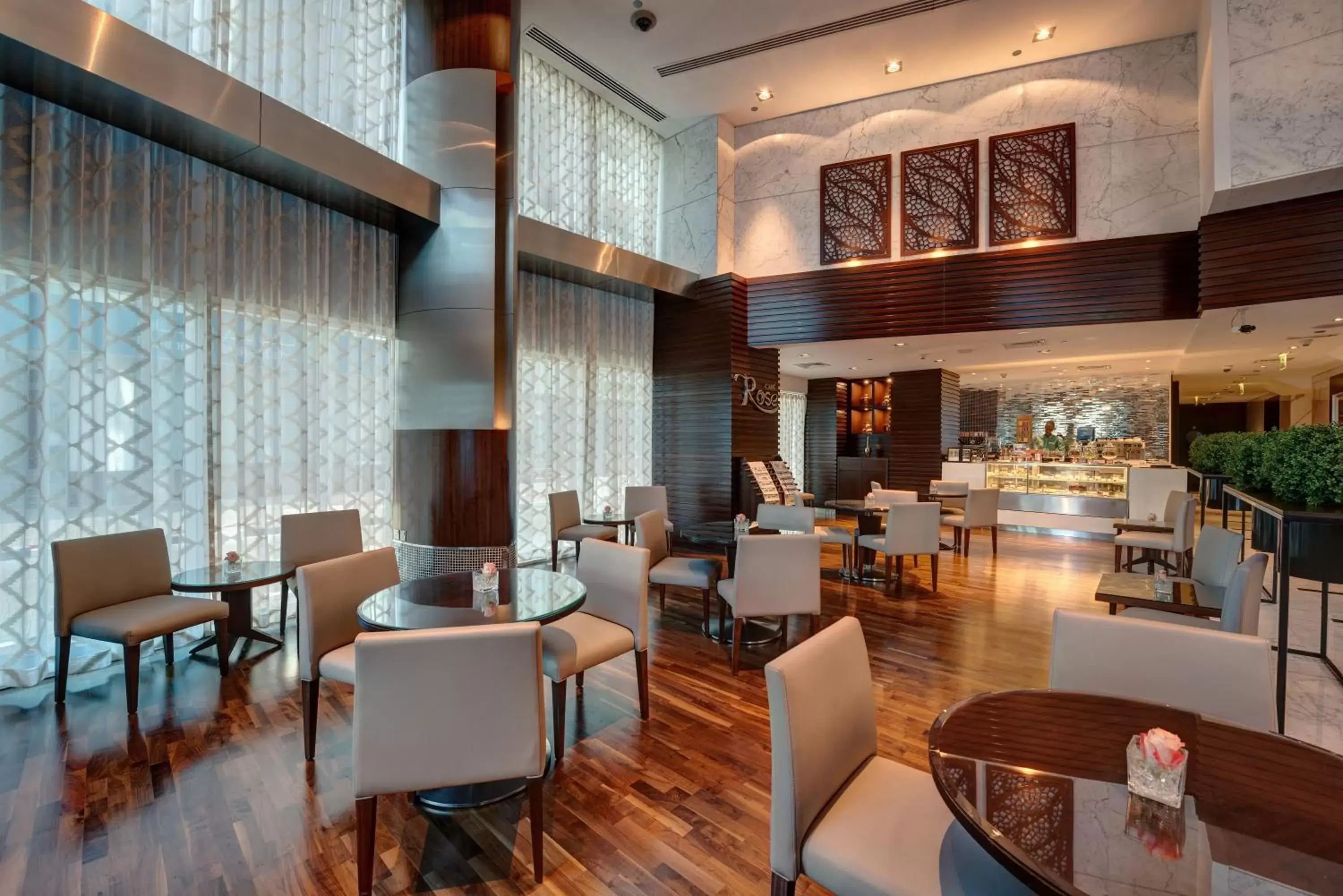 Lounge or bar, Lounge/Bar in Rose Rayhaan by Rotana - Dubai