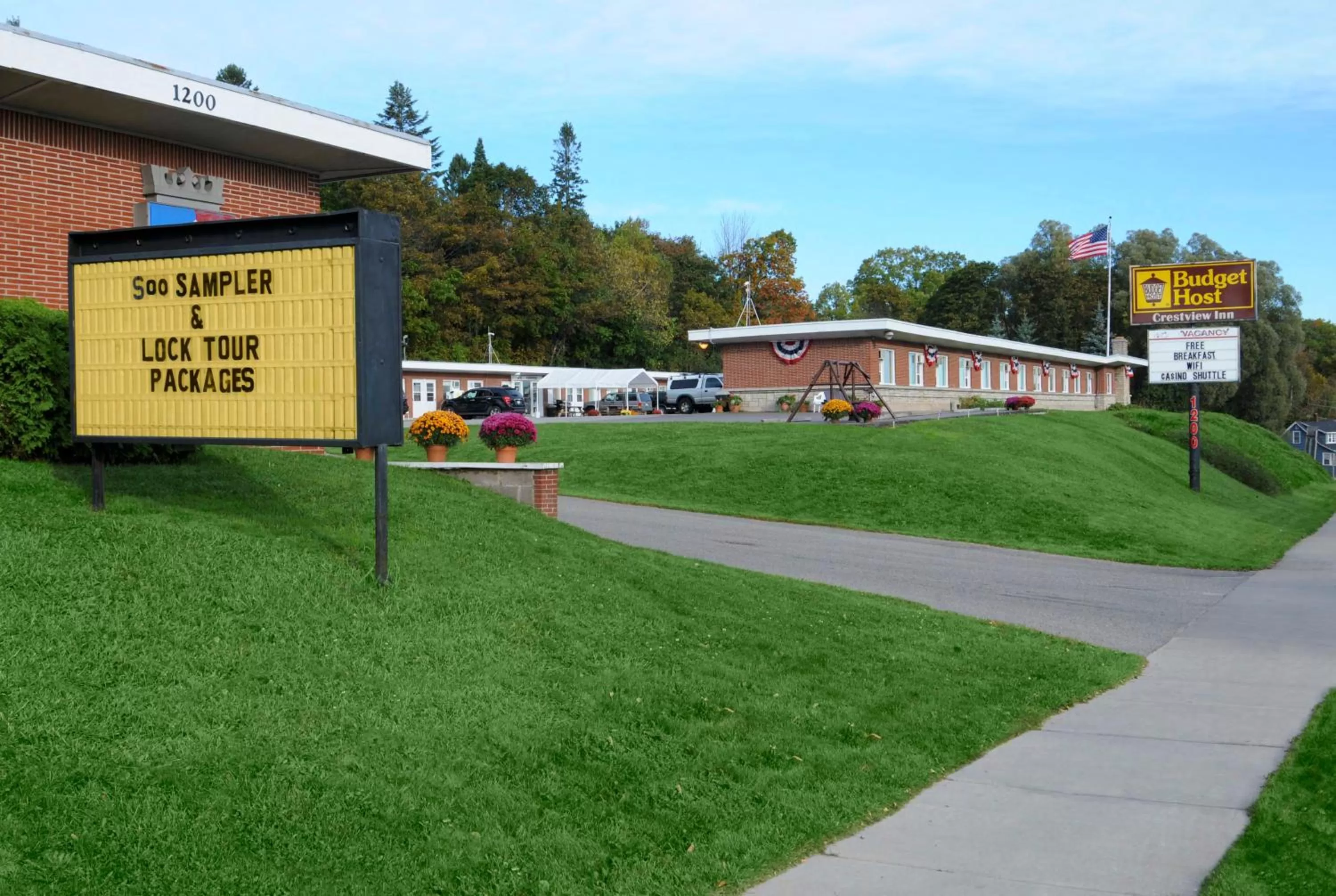 Property building in Budget Host Crestview Inn