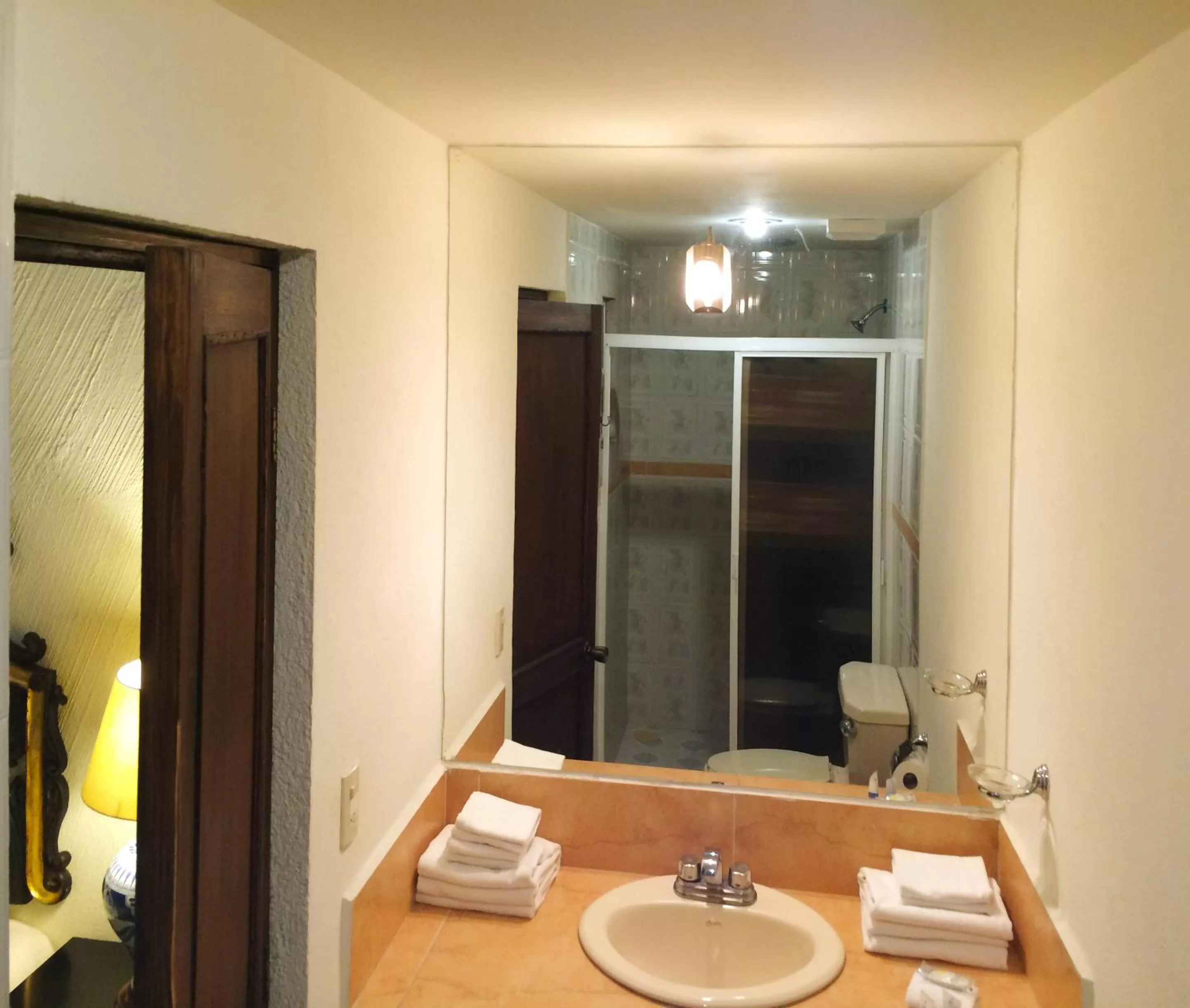 Bathroom in Hotel Expres By Hosting House
