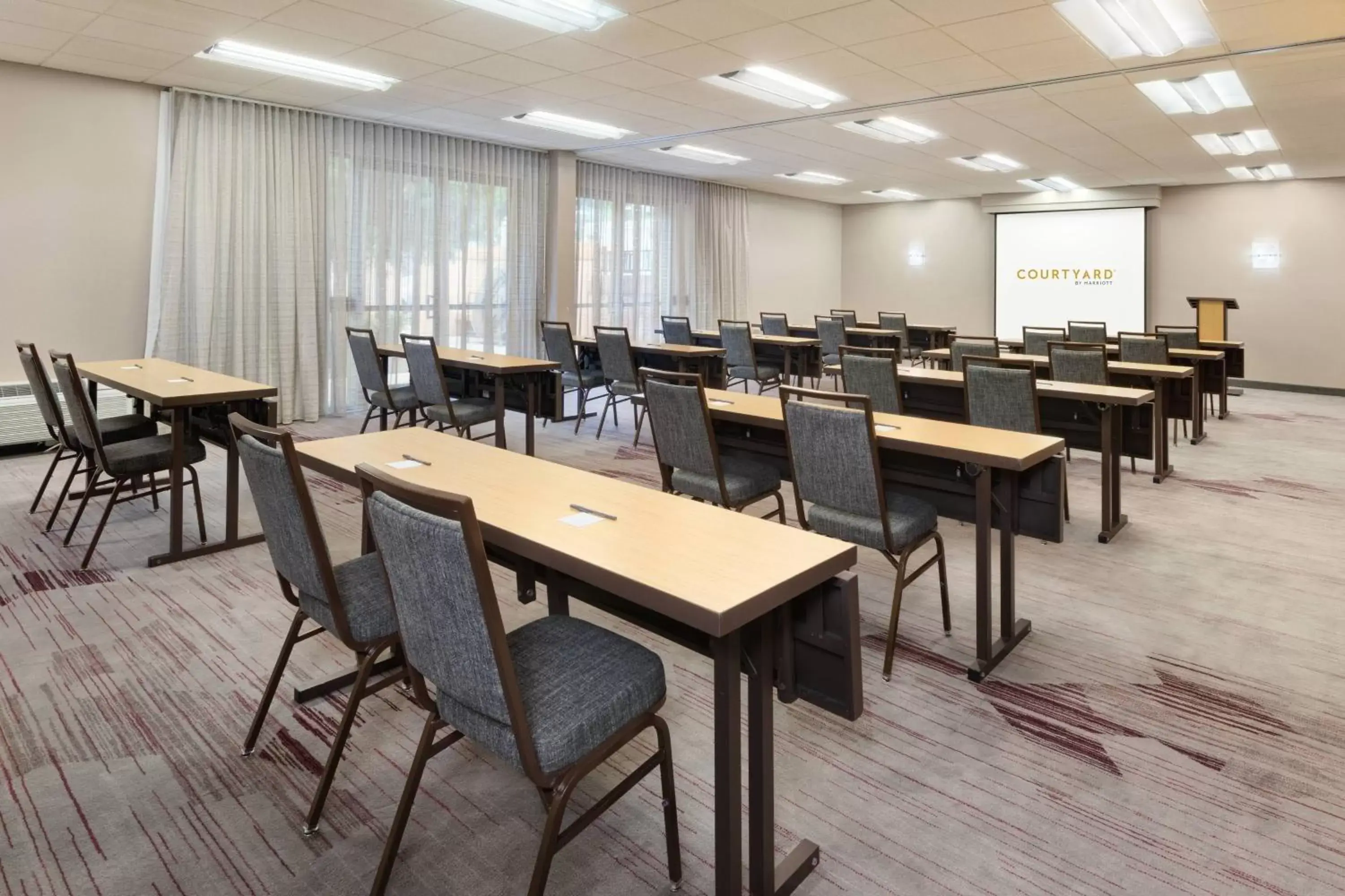 Meeting/conference room, Restaurant/Places to Eat in Courtyard by Marriott Atlanta Executive Park/Emory