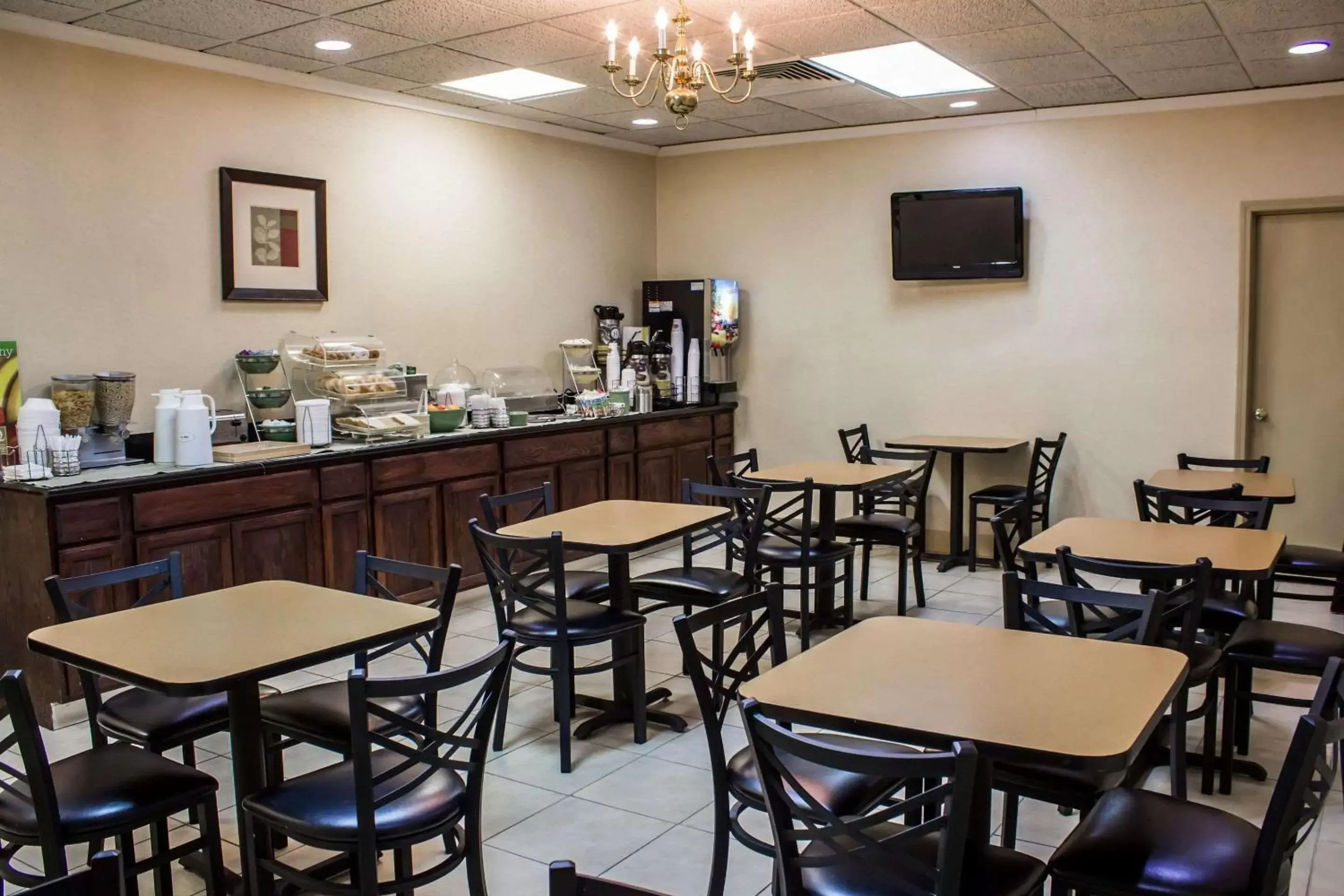 Restaurant/Places to Eat in Quality Inn Dunn