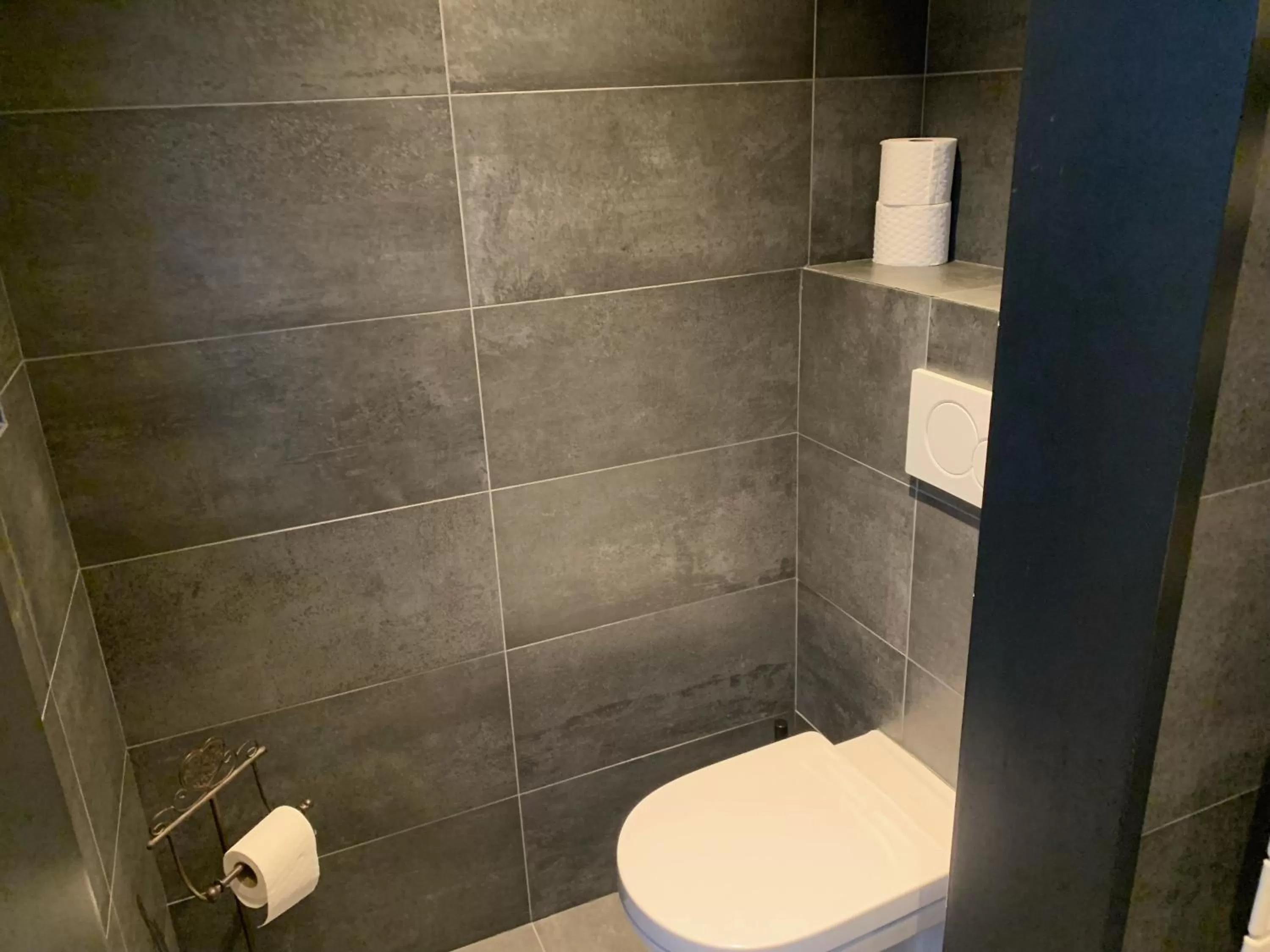 Bathroom in Albert Molière