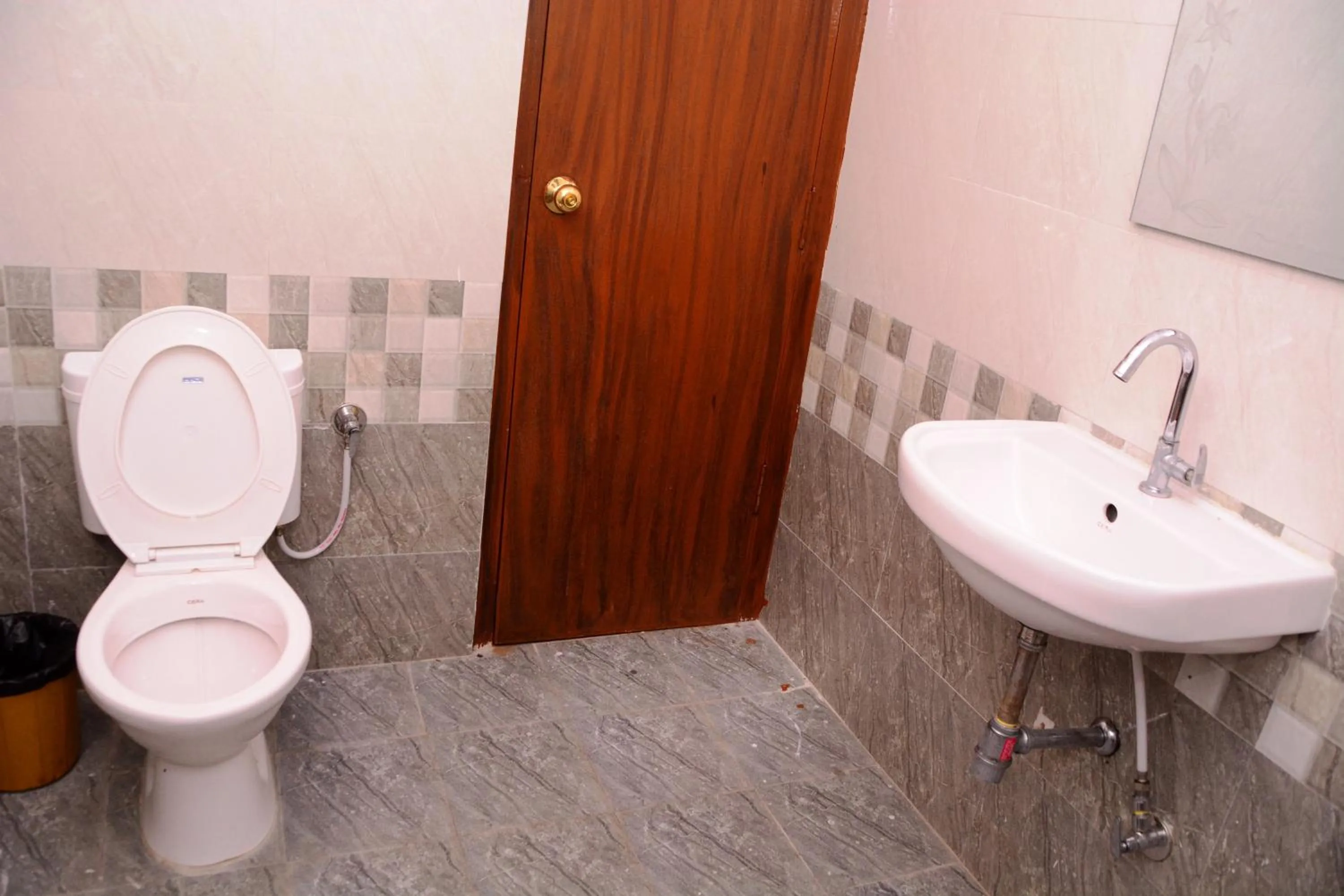 Toilet in Hotel Sugandh Retreat Jaipur