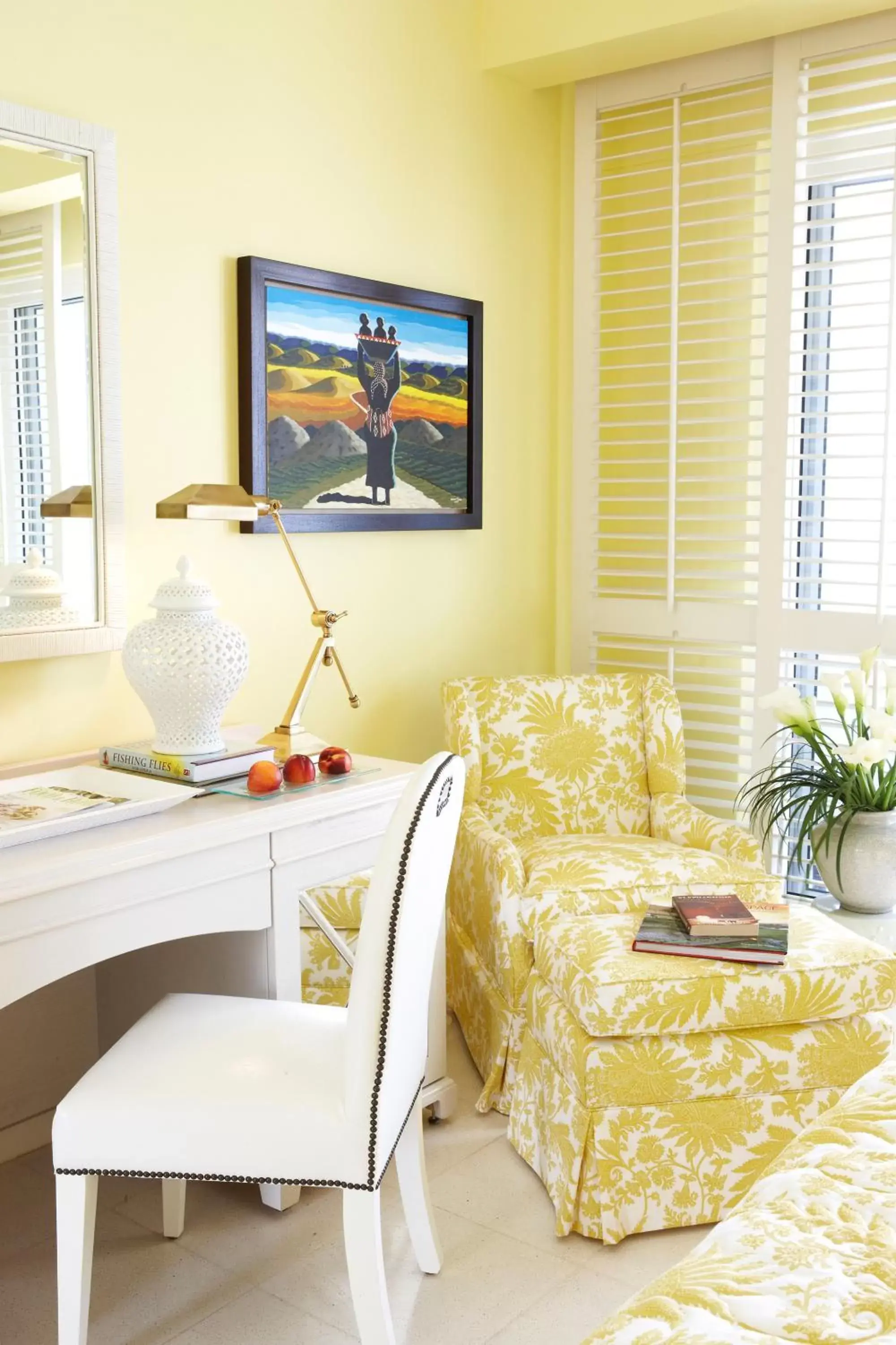 Seating area, TV/Entertainment Center in The Oyster Box