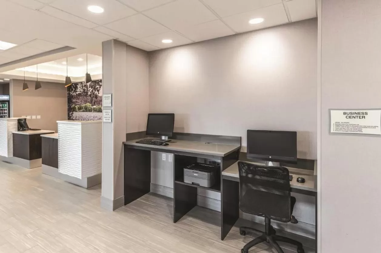 Business facilities in La Quinta Inn & Suites by Wyndham Walla Walla