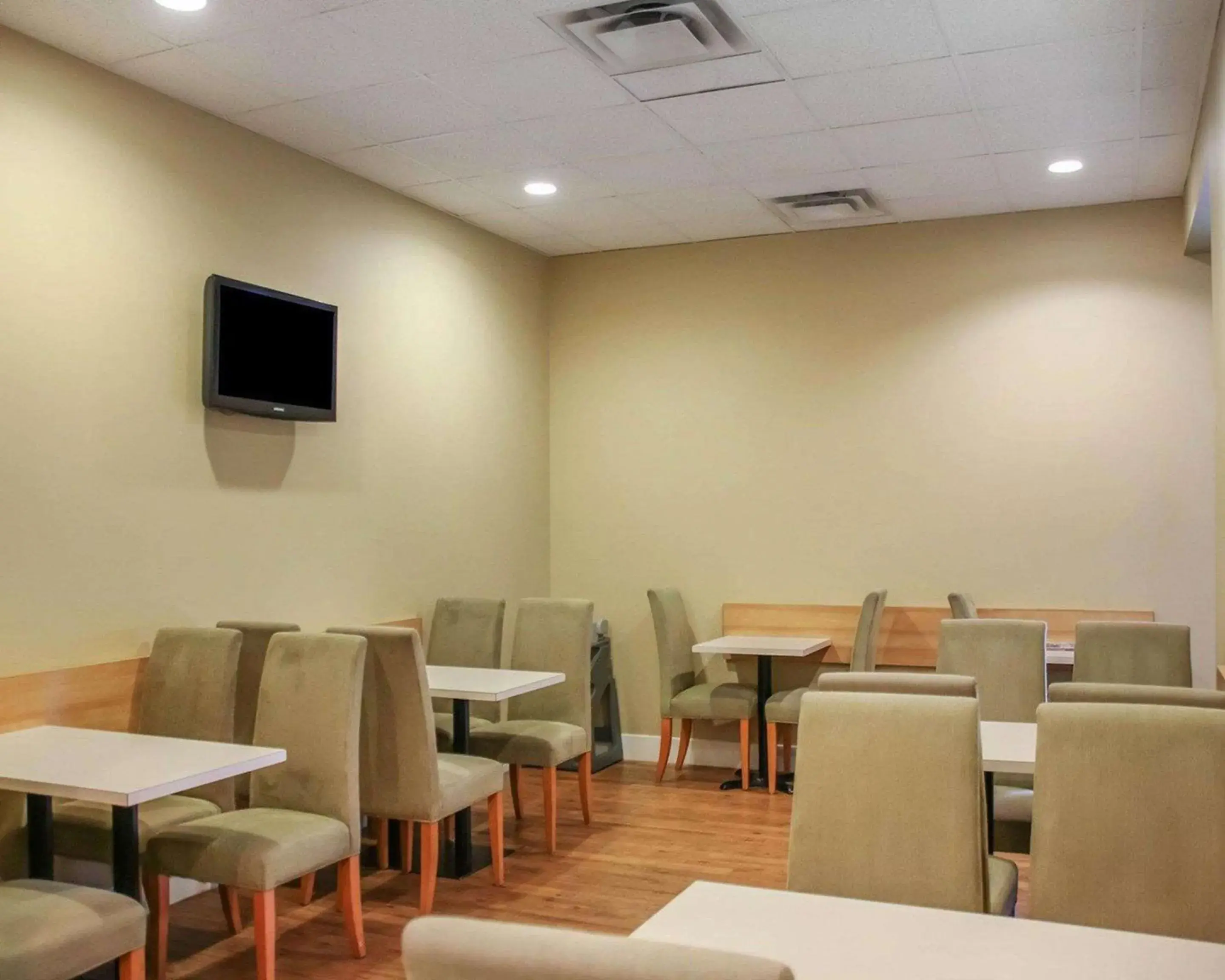 Restaurant/Places to Eat in Econo Lodge Winnipeg South