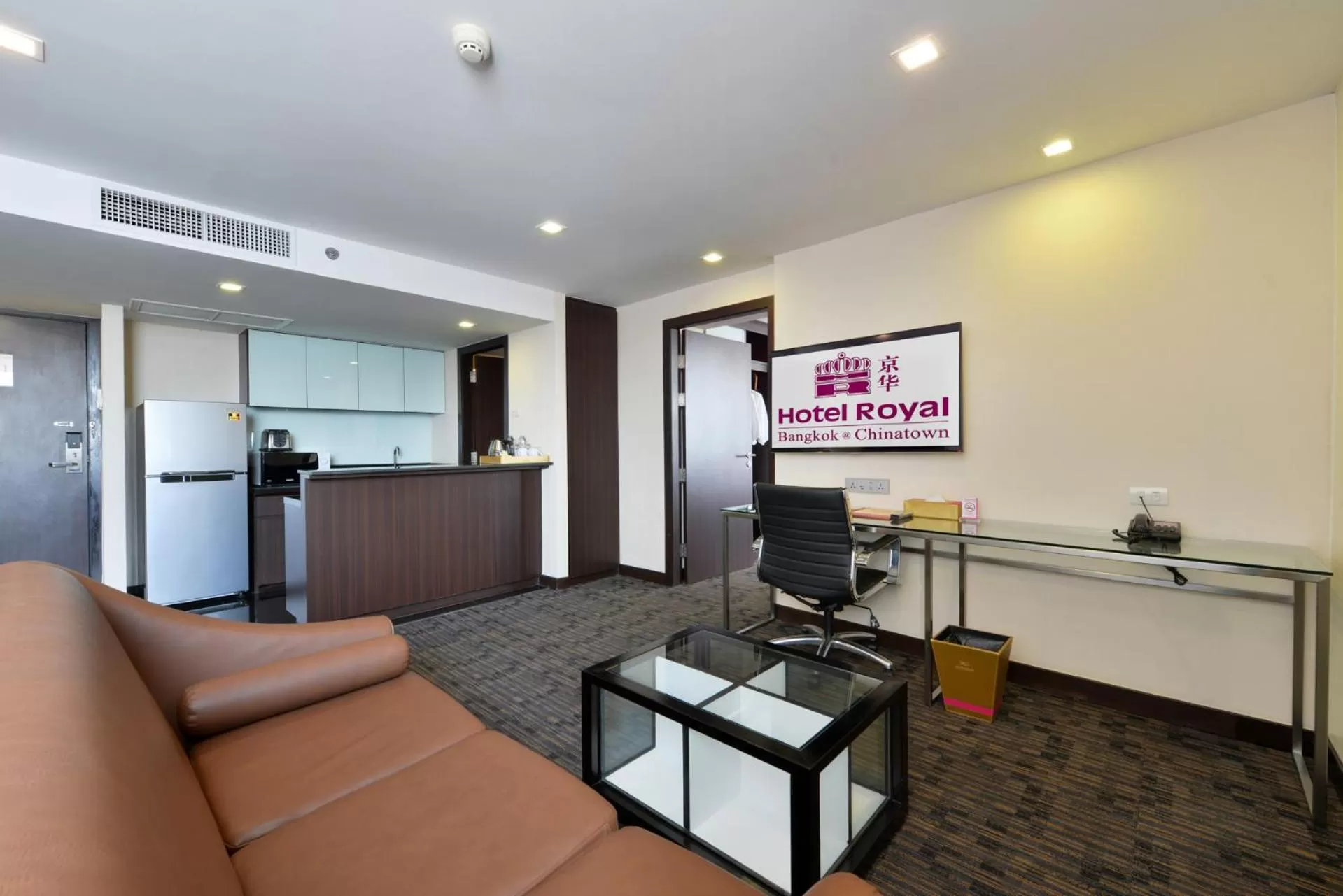 Living room in Hotel Royal Bangkok