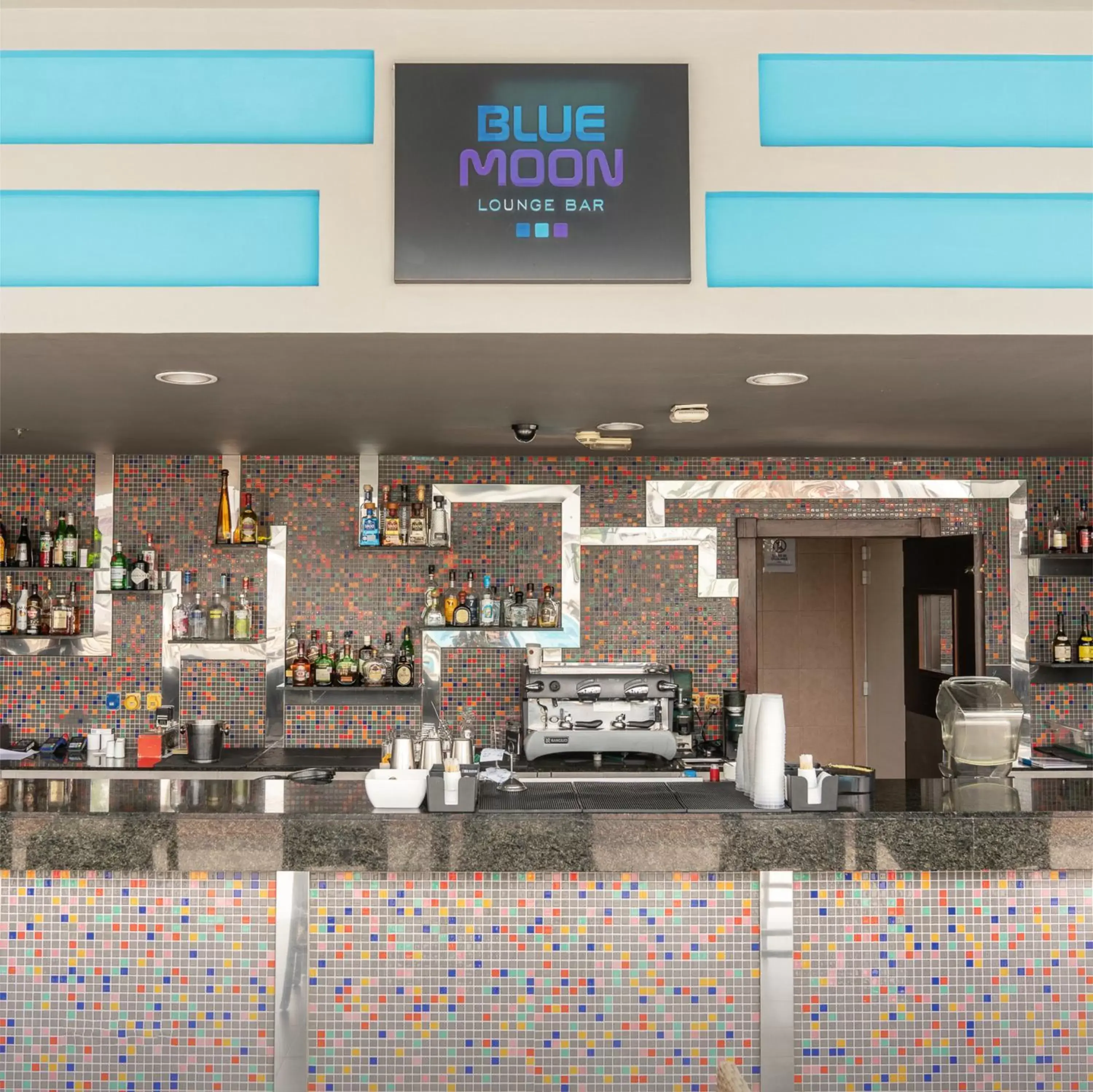 Lounge or bar in Riu Plaza Guadalajara Lounge or bar in Riu Plaza Guadalajara