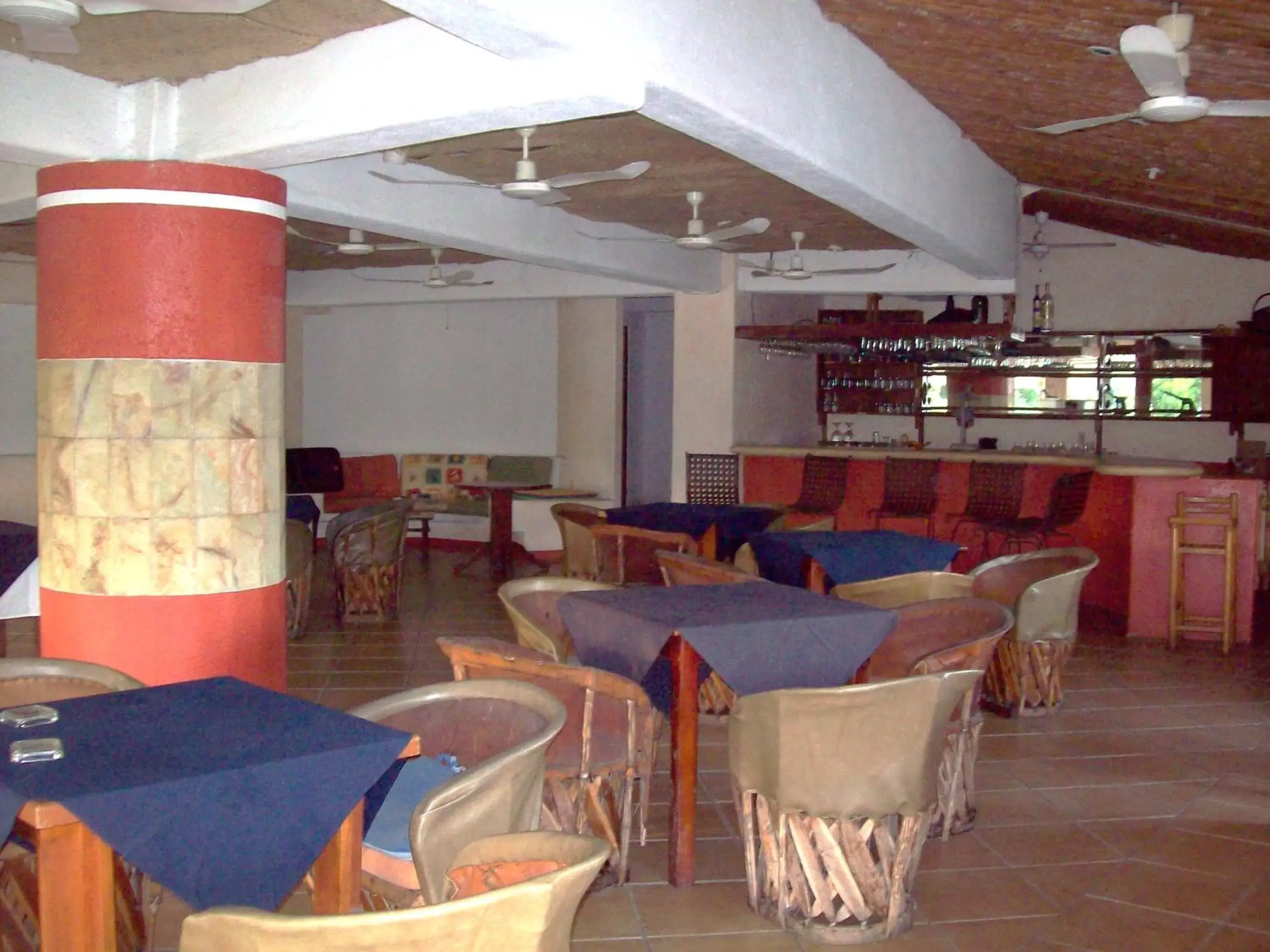 Restaurant/Places to Eat in Hotel Suites Ixtapa Plaza