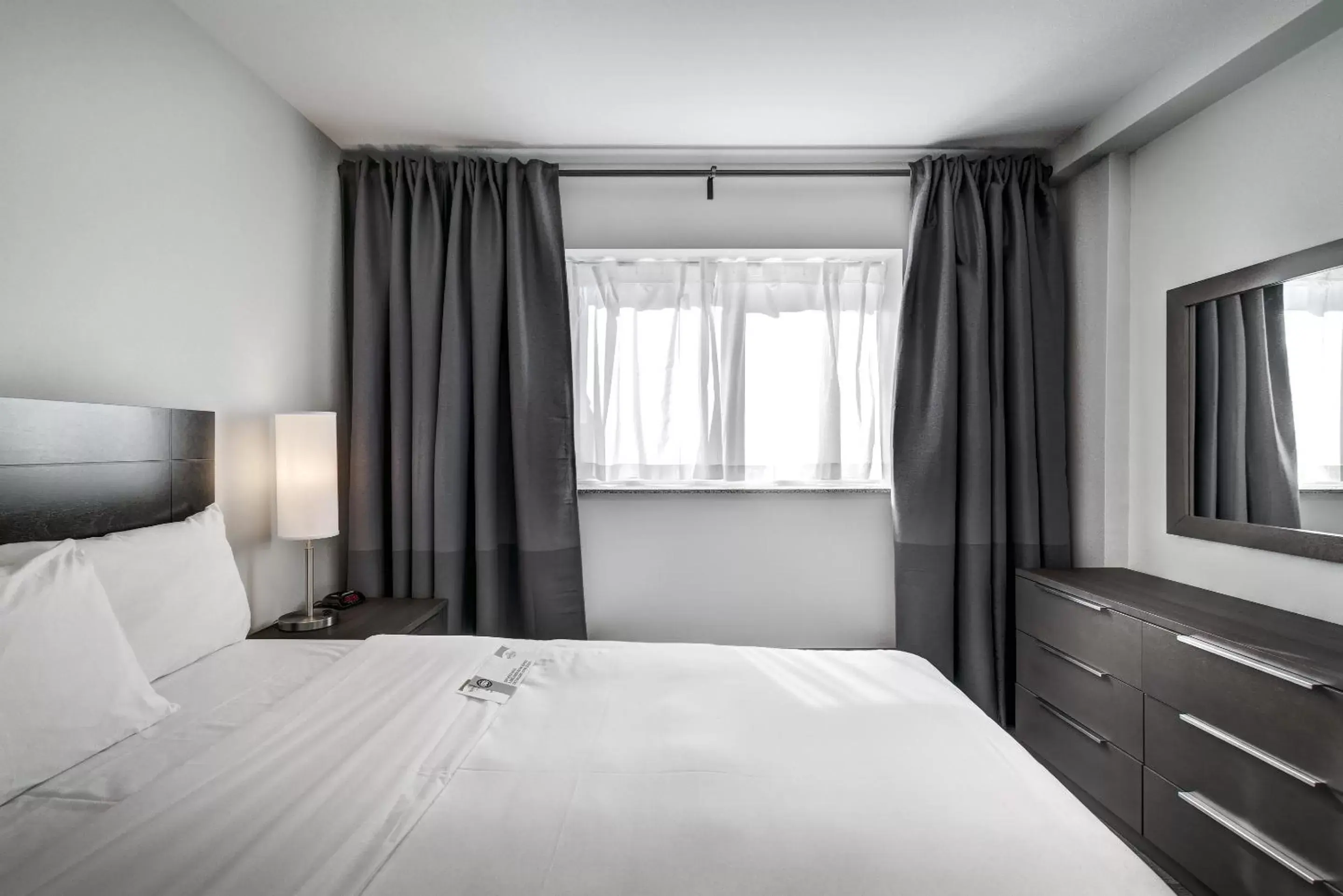 Bedroom, Bed in Terrasse Royale Hotel