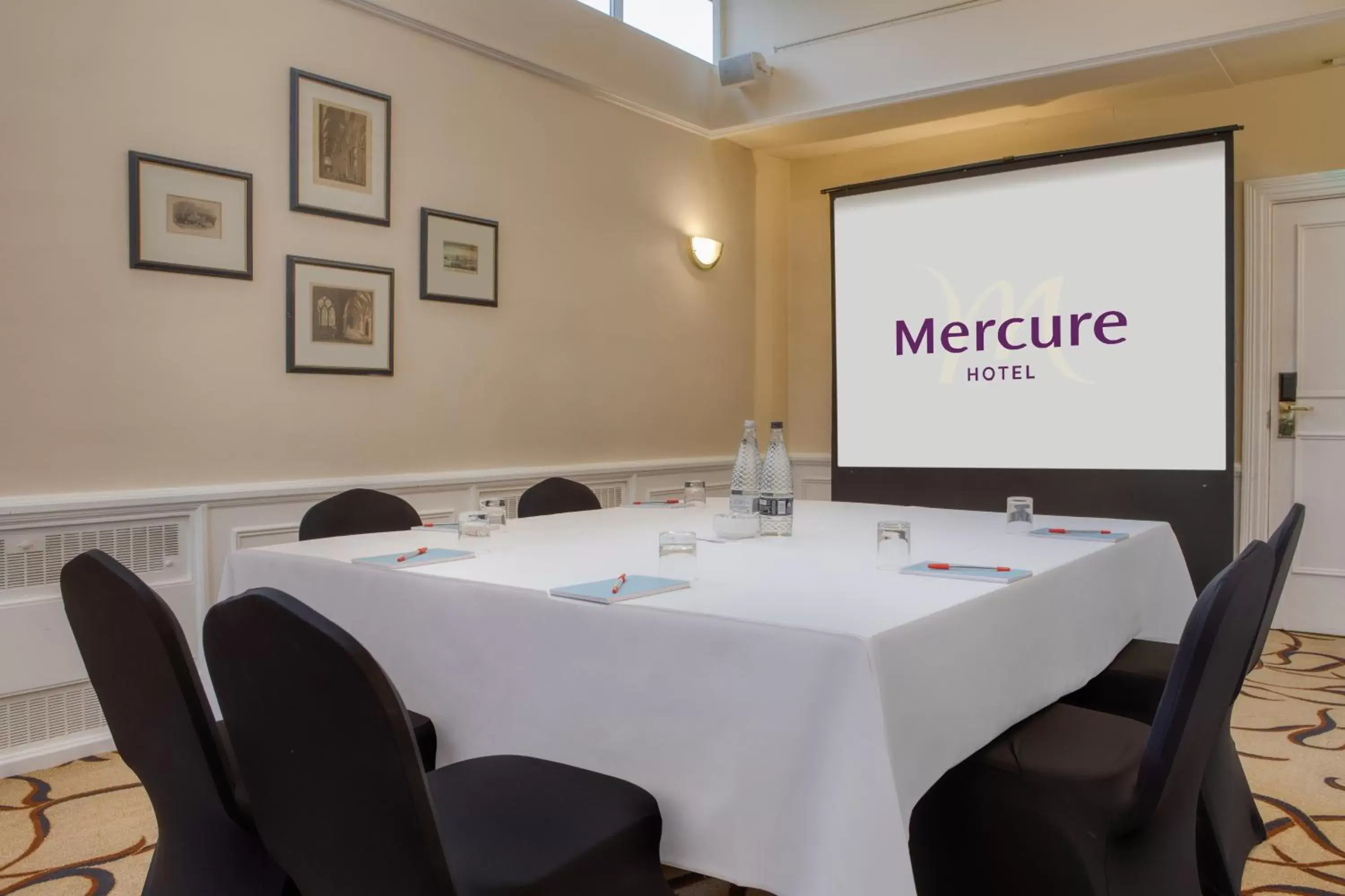Meeting/conference room in Mercure Winchester Wessex Hotel