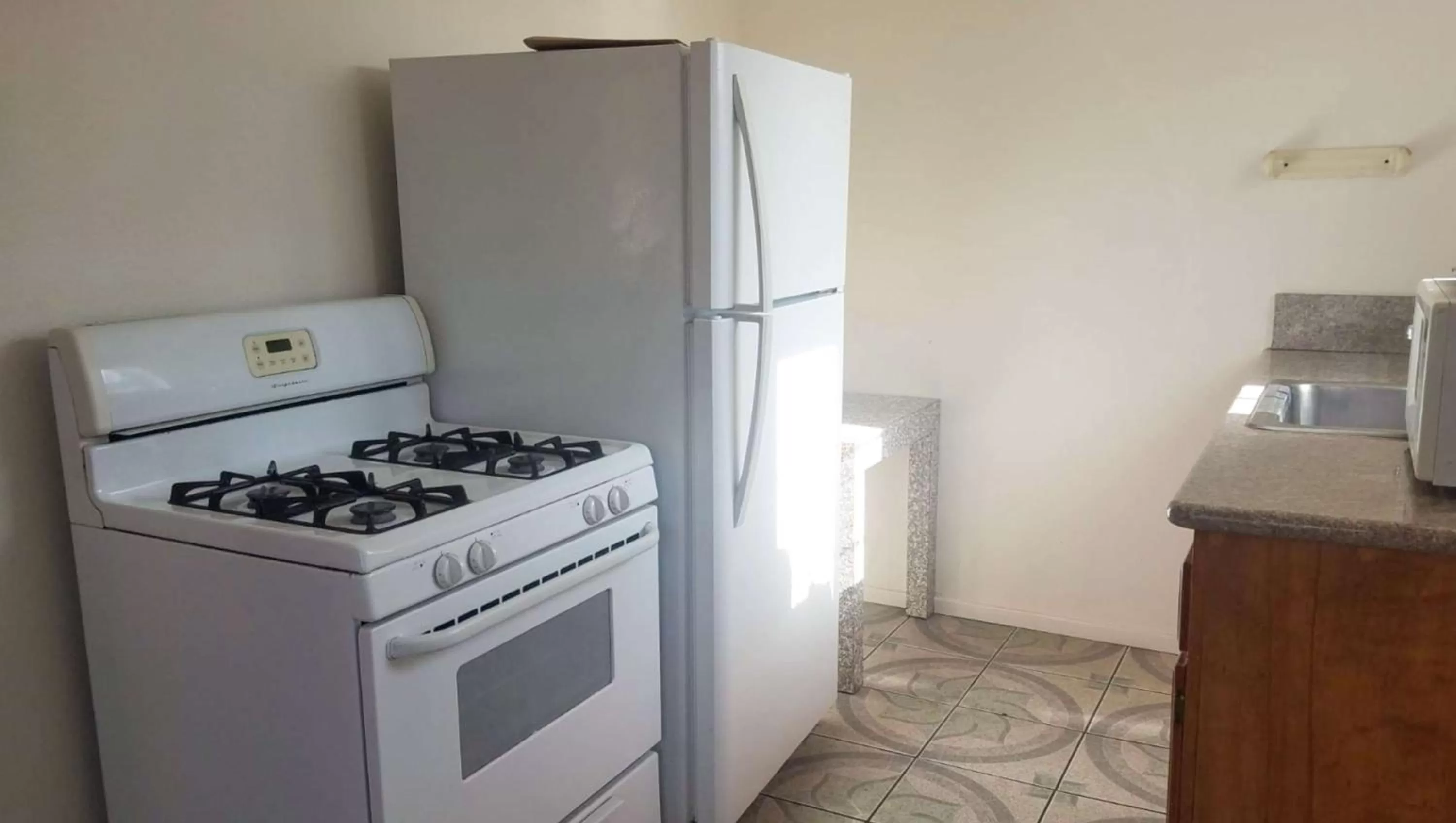 Kitchen or kitchenette in Motel 6 Glendale CA Pasadena Burbank Los Angeles