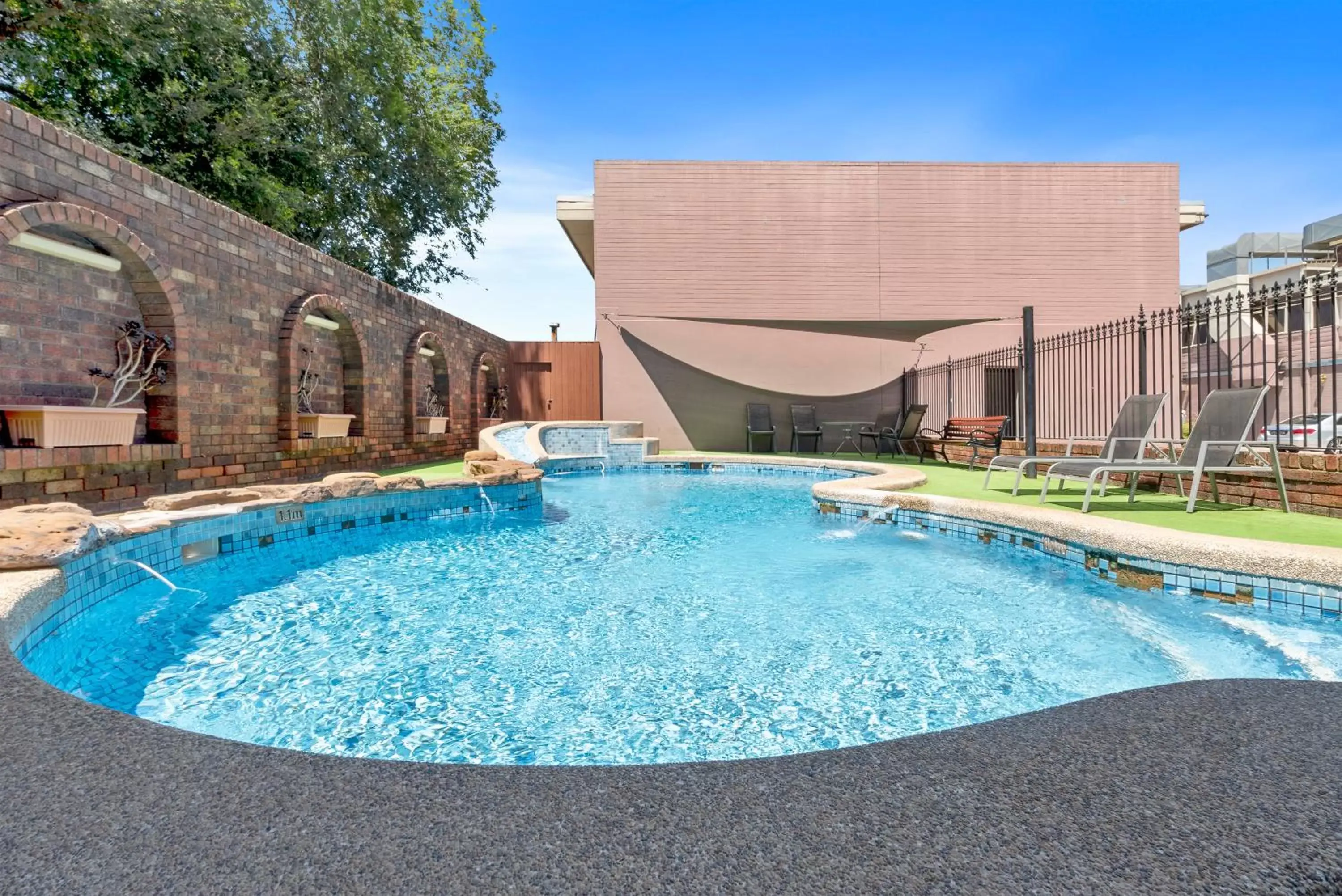 Swimming Pool in Quality Hotel Sherbourne Terrace