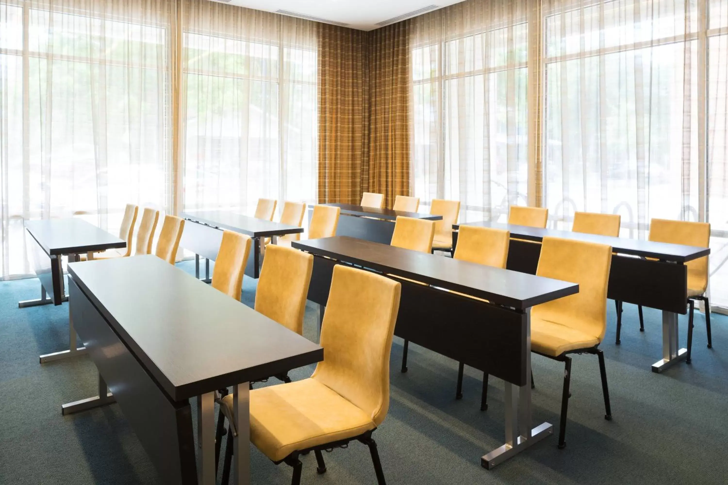 Meeting/conference room, Restaurant/Places to Eat in AC Hotel by Marriott Gainesville Downtown